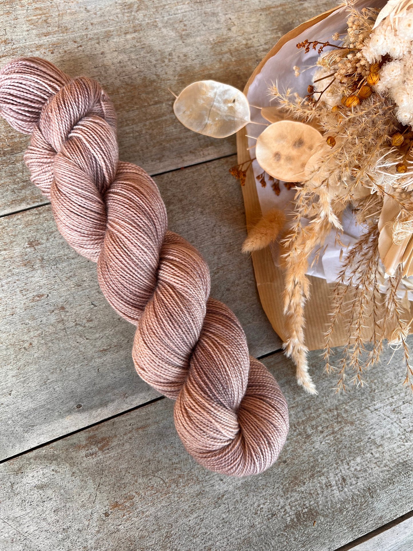 Laine teinte à la main coloris Vieux rose Fingering Mérinos ou Mérinos nylon ou DK Mérinos ou Lace Mohair et soie