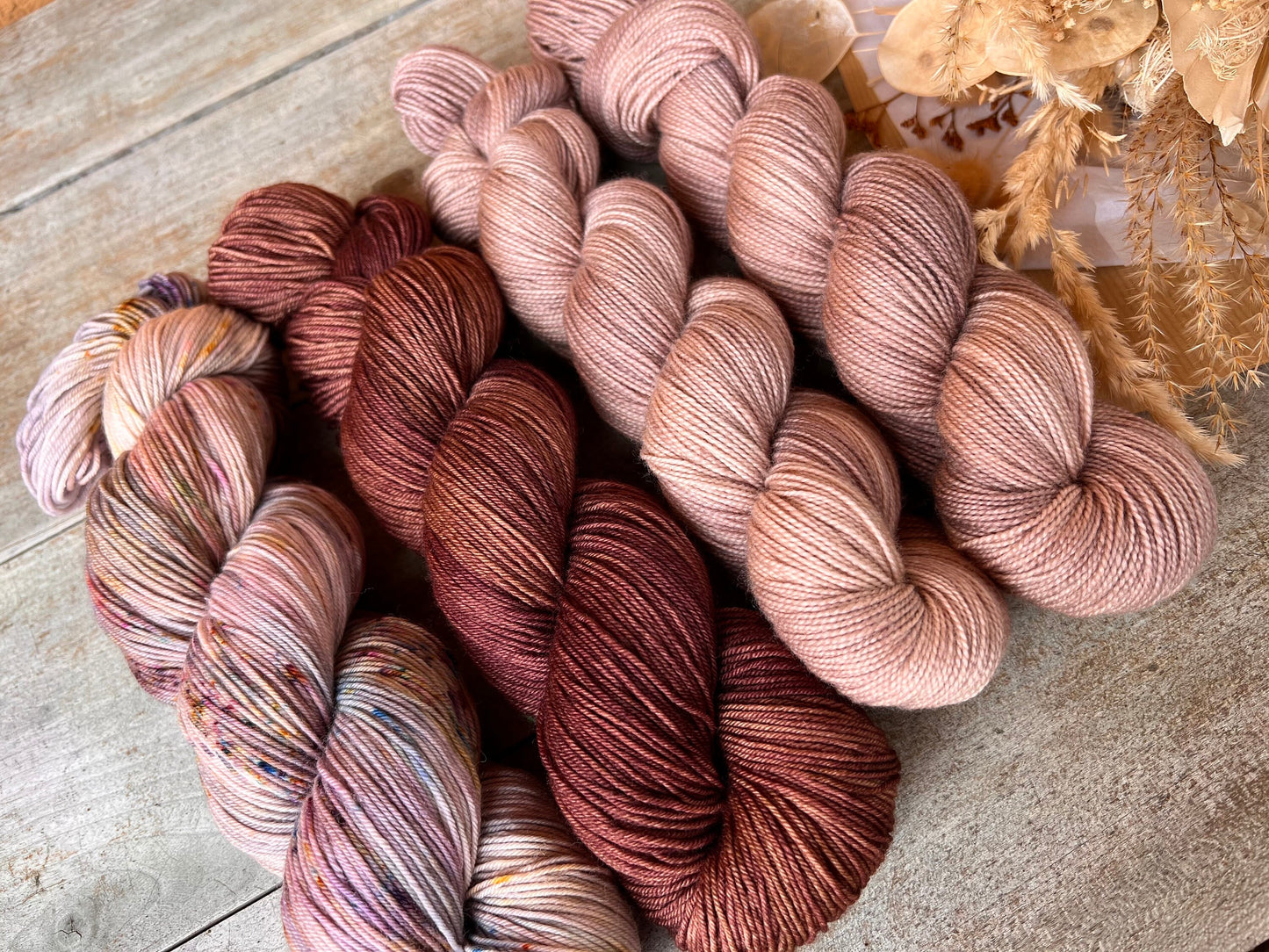 Laine teinte à la main coloris Vieux rose Fingering Mérinos ou Mérinos nylon ou DK Mérinos ou Lace Mohair et soie