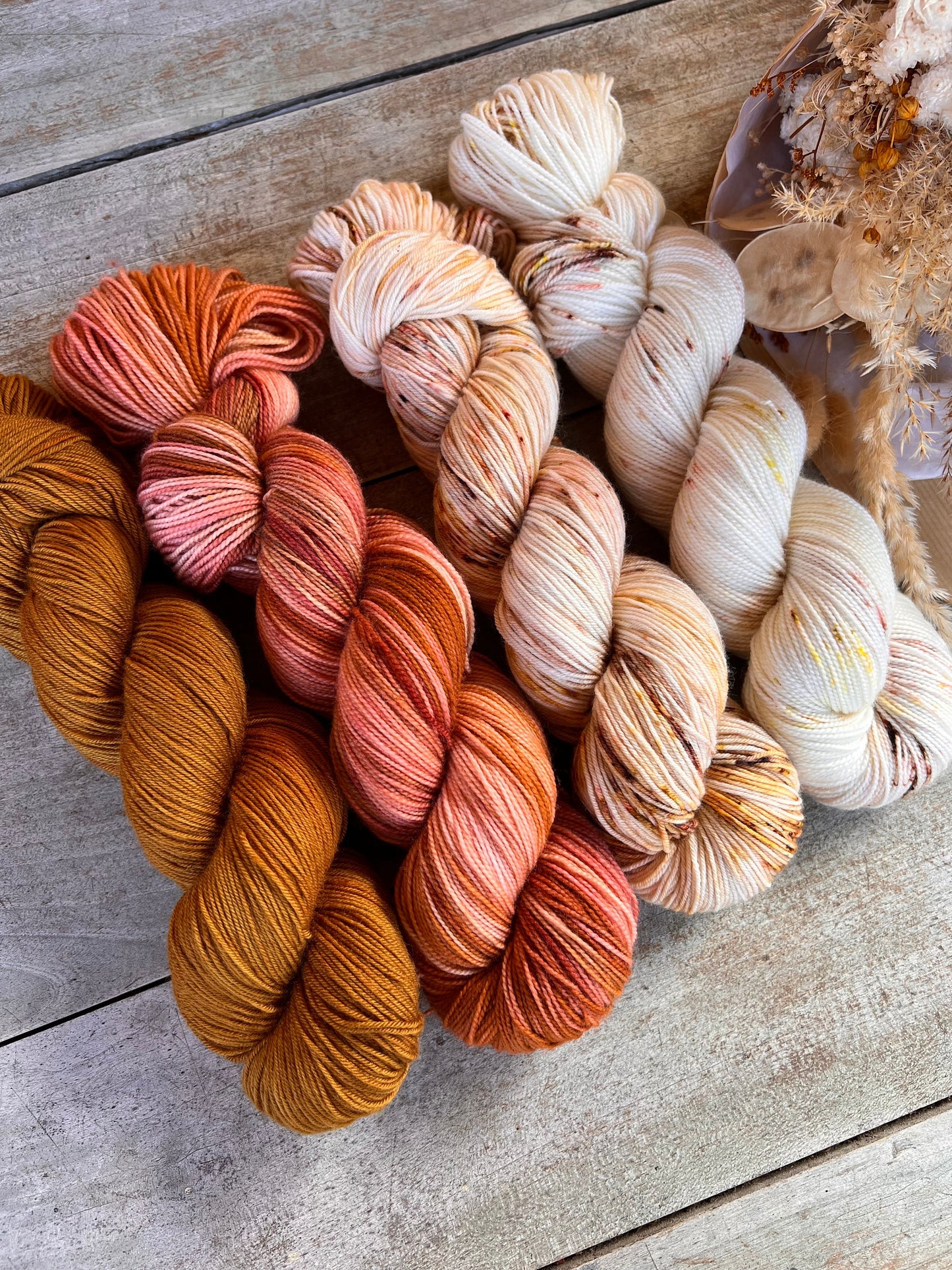 Laine teinte à la main coloris Café Latte Fingering Mérinos ou Mérinos nylon ou DK Mérinos ou Lace Mohair et soie