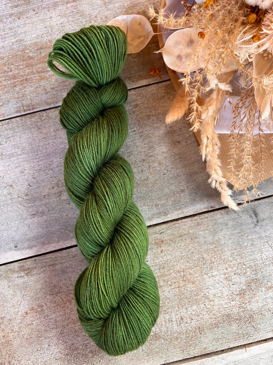 Laine teinte à la main coloris Avocado Fingering Mérinos ou Mérinos nylon ou DK Mérinos ou Lace Mohair et soie