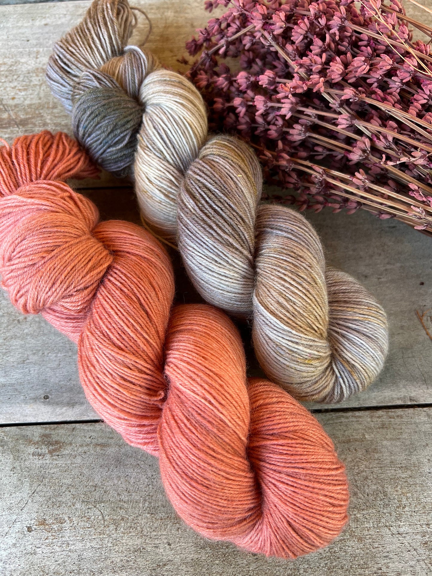 Laine teinte à la main coloris Lilou Fingering Mérinos ou Mérinos nylon ou DK Mérinos ou Lace Mohair et soie