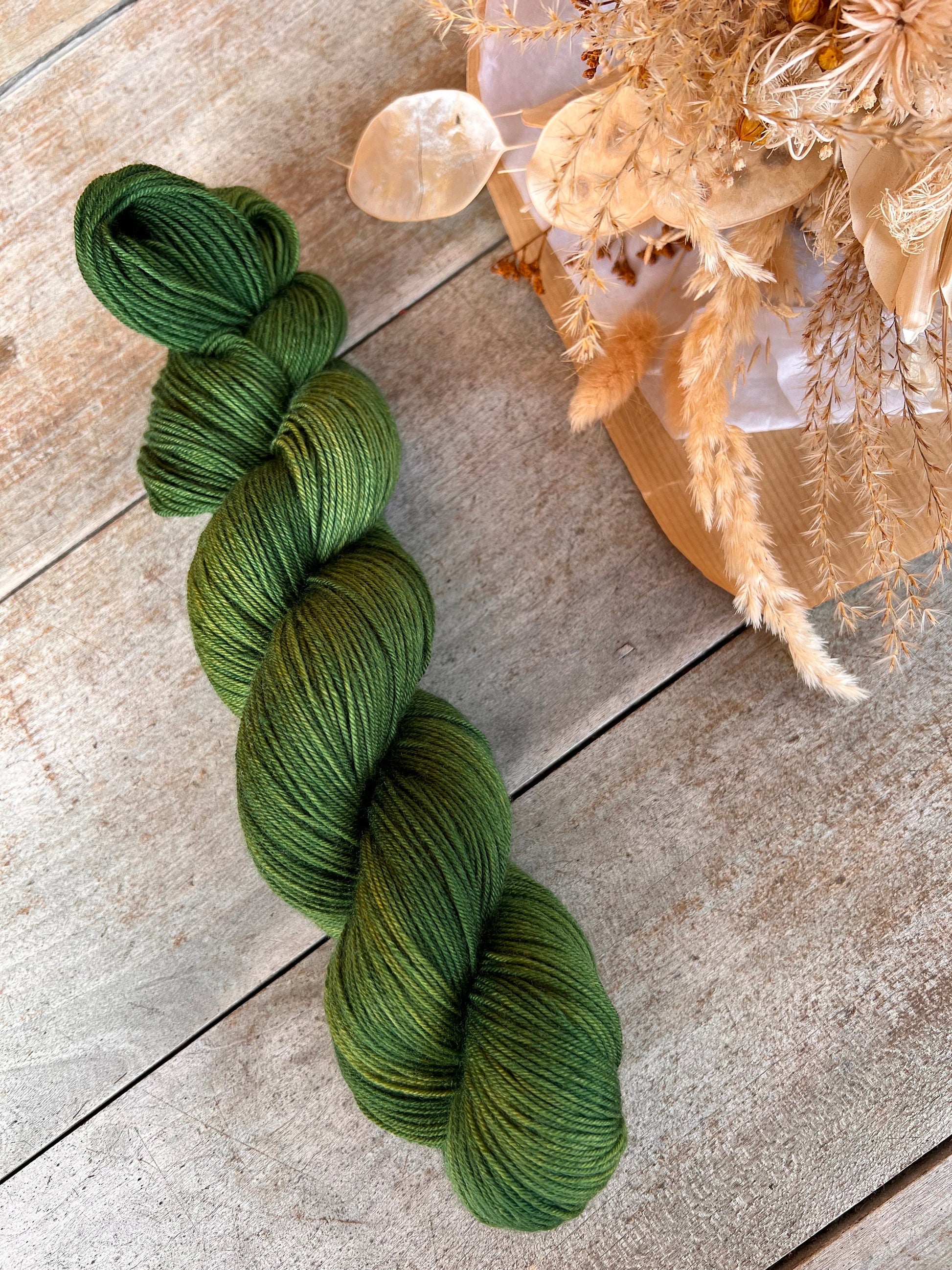 Laine teinte à la main coloris Avocado Fingering Mérinos ou Mérinos nylon ou DK Mérinos ou Lace Mohair et soie