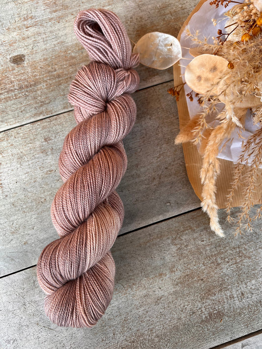 Laine teinte à la main coloris Vieux rose Fingering Mérinos ou Mérinos nylon ou DK Mérinos ou Lace Mohair et soie