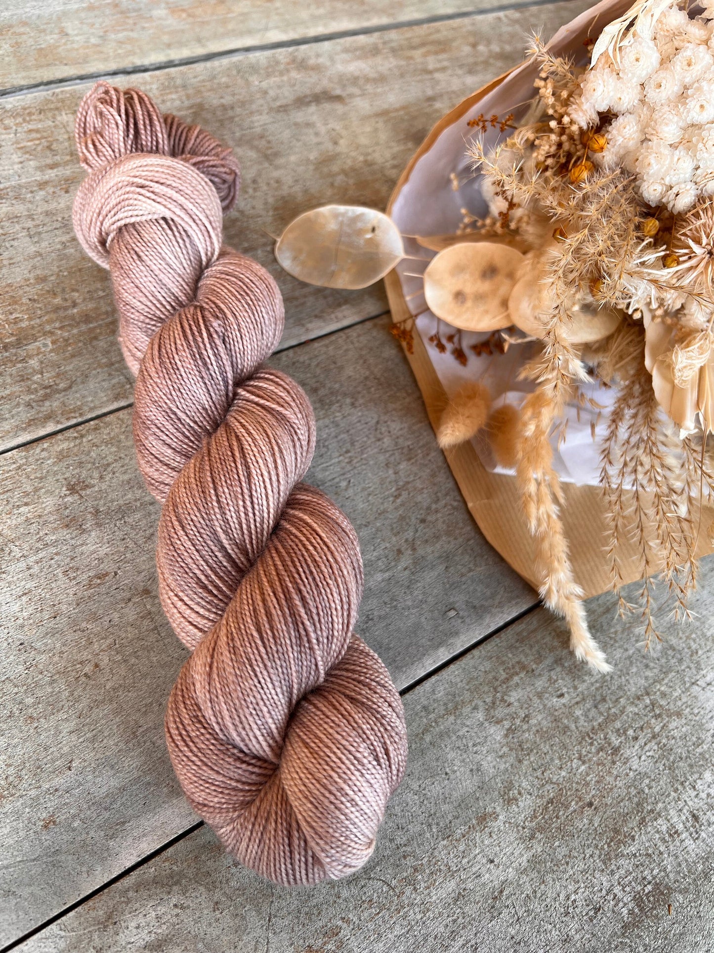 Laine teinte à la main coloris Vieux rose Fingering Mérinos ou Mérinos nylon ou DK Mérinos ou Lace Mohair et soie