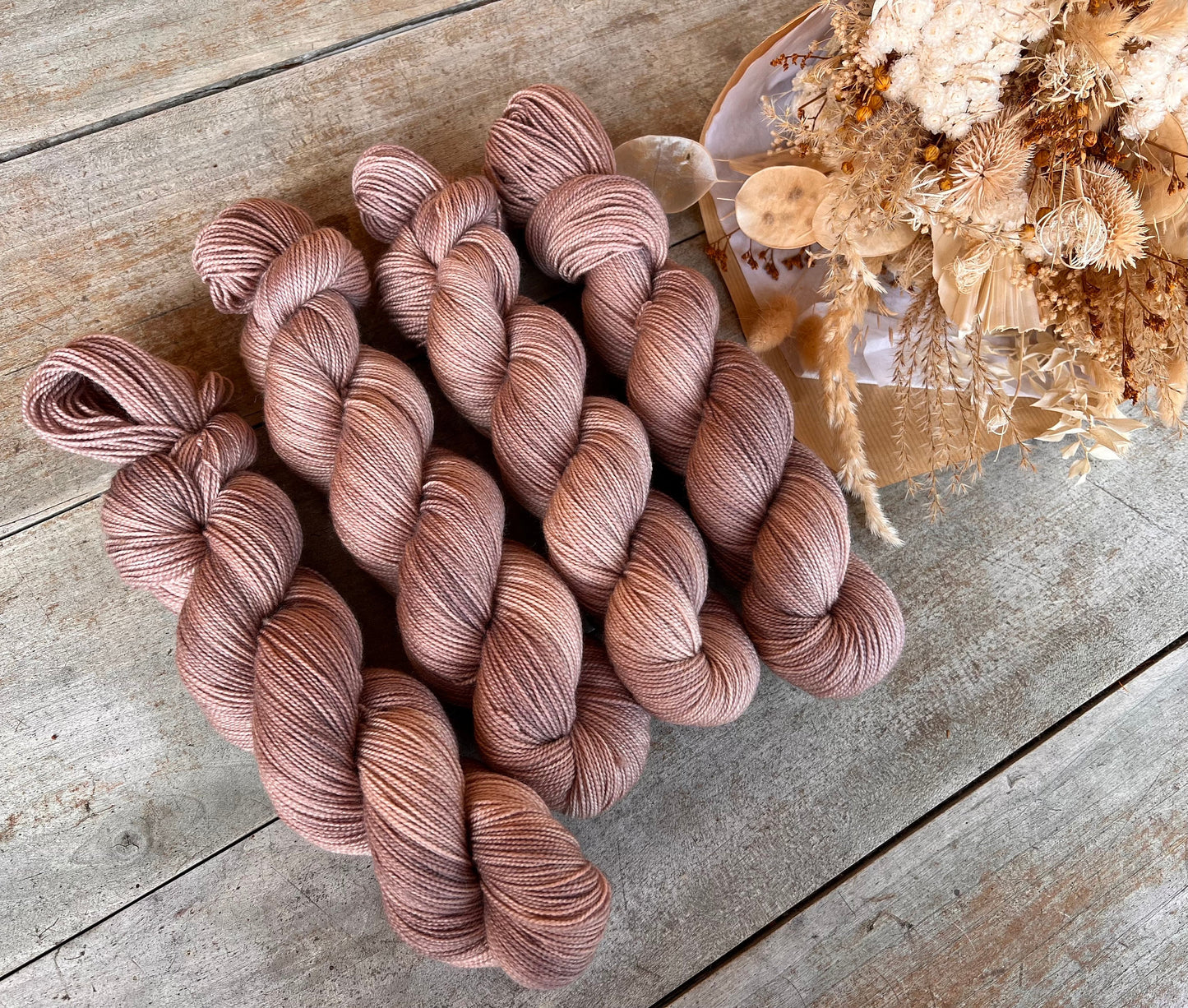 Laine teinte à la main coloris Vieux rose Fingering Mérinos ou Mérinos nylon ou DK Mérinos ou Lace Mohair et soie