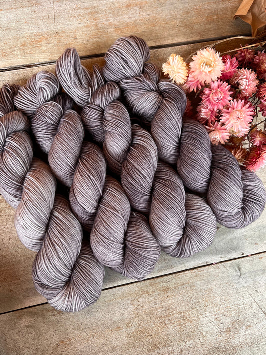 Laine teinte à la main coloris Mouse Fingering Mérinos ou Mérinos nylon ou DK Mérinos ou Lace Mohair et soie