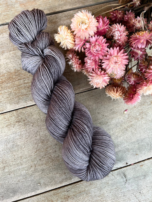 Laine teinte à la main coloris Mouse Fingering Mérinos ou Mérinos nylon ou DK Mérinos ou Lace Mohair et soie