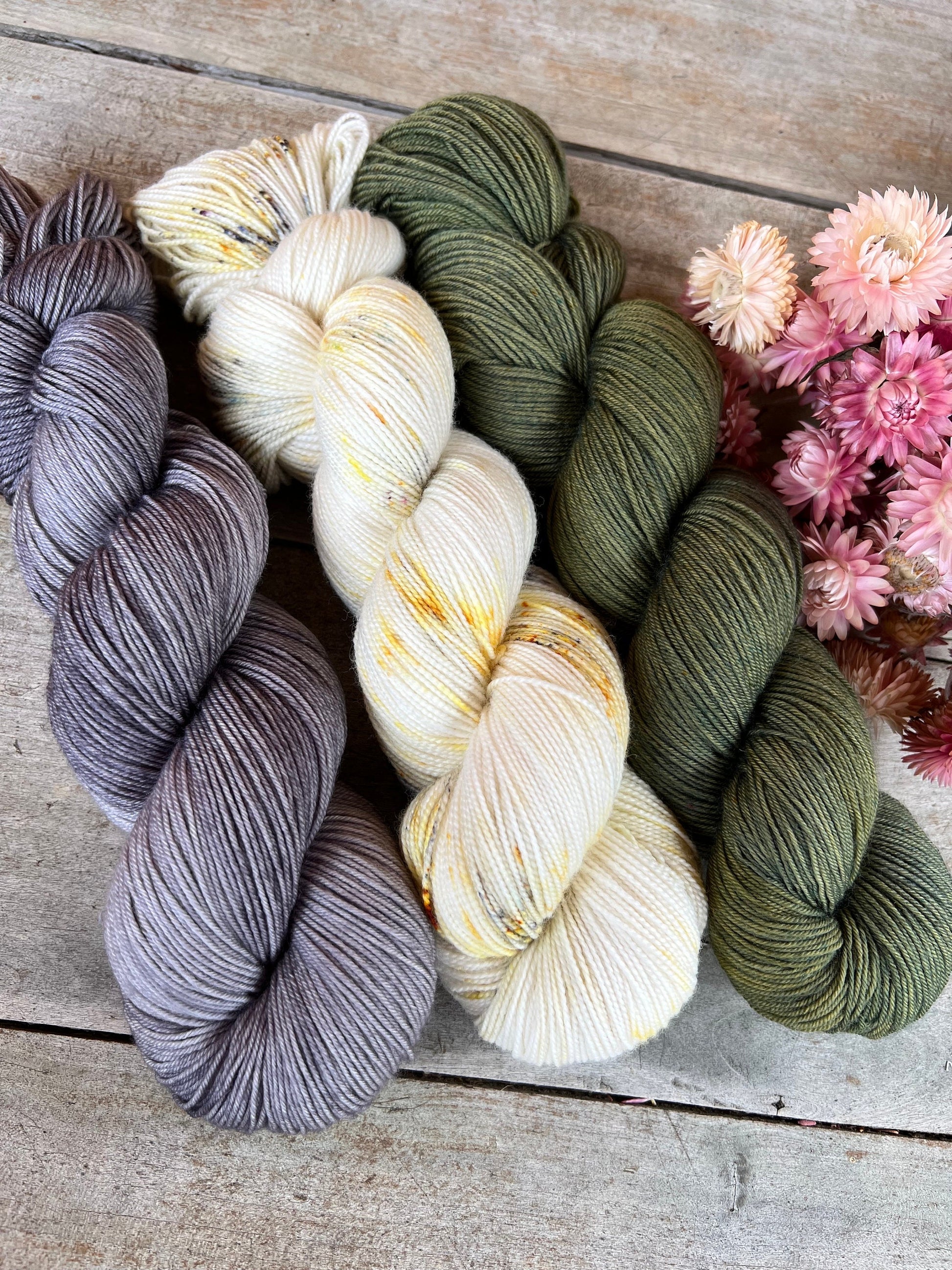 Laine teinte à la main coloris Olive Fingering Mérinos ou Mérinos nylon ou DK Mérinos ou Lace Mohair et soie