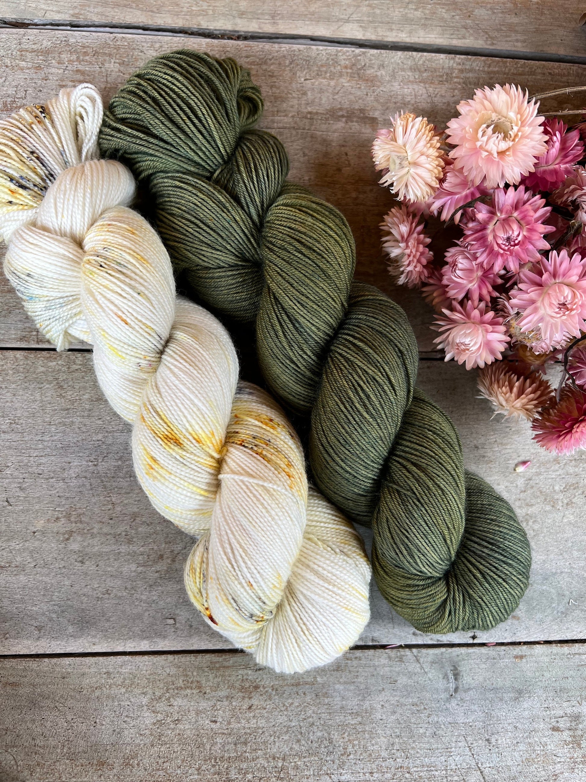 Laine teinte à la main coloris Olive Fingering Mérinos ou Mérinos nylon ou DK Mérinos ou Lace Mohair et soie