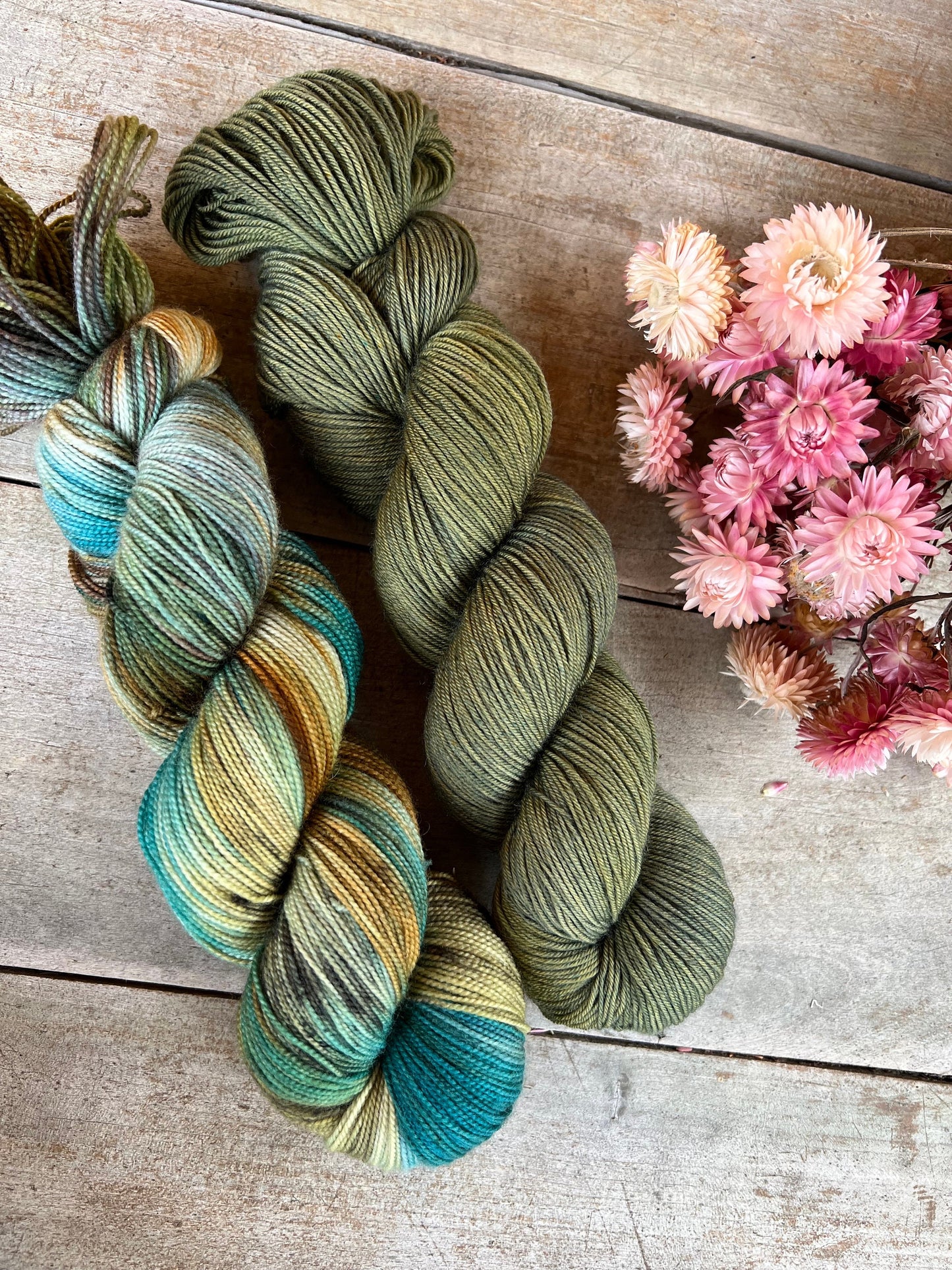 Laine teinte à la main coloris Olive Fingering Mérinos ou Mérinos nylon ou DK Mérinos ou Lace Mohair et soie