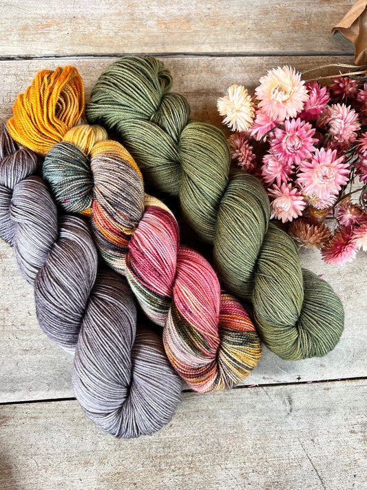 Laine teinte à la main coloris Olive Fingering Mérinos ou Mérinos nylon ou DK Mérinos ou Lace Mohair et soie