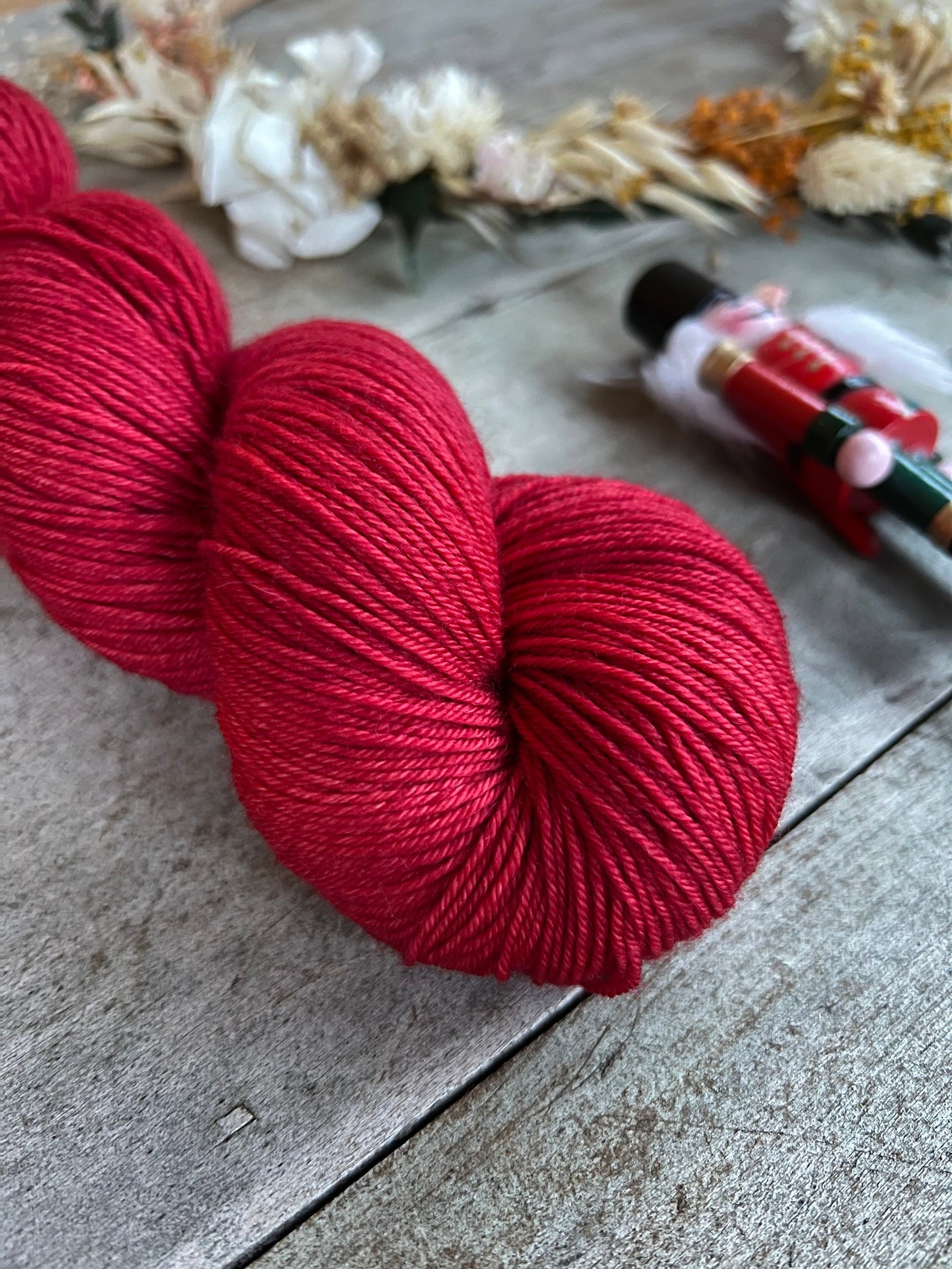 Laine teinte à la main Poinsettia Fingering Mérinos ou Mérinos nylon ou DK Mérinos ou Lace Mohair et soie