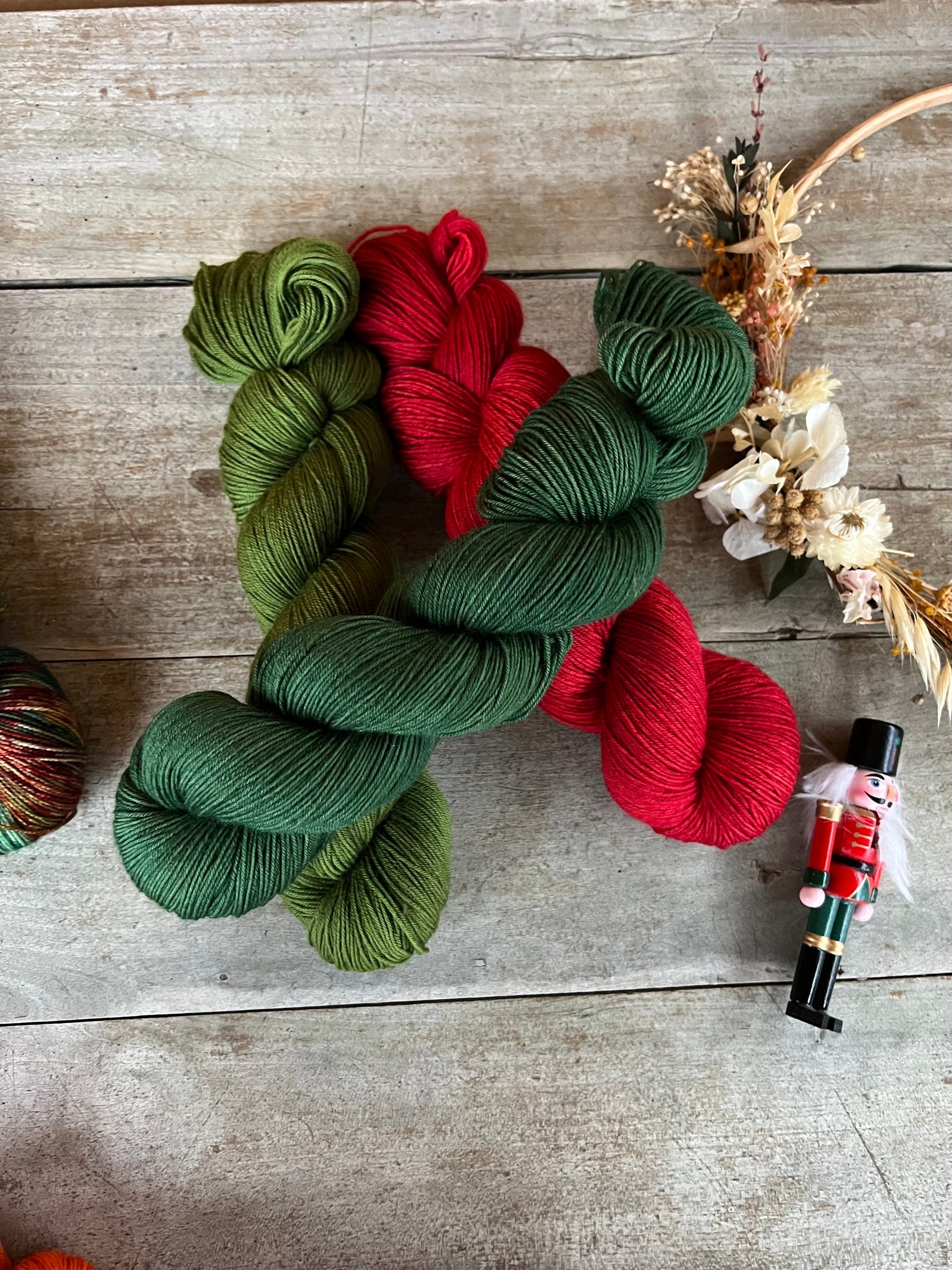 Laine teinte à la main coloris Pin fingering mérinos ou Mérinos nylon ou DK Mérinos ou Lace Mohair et soie
