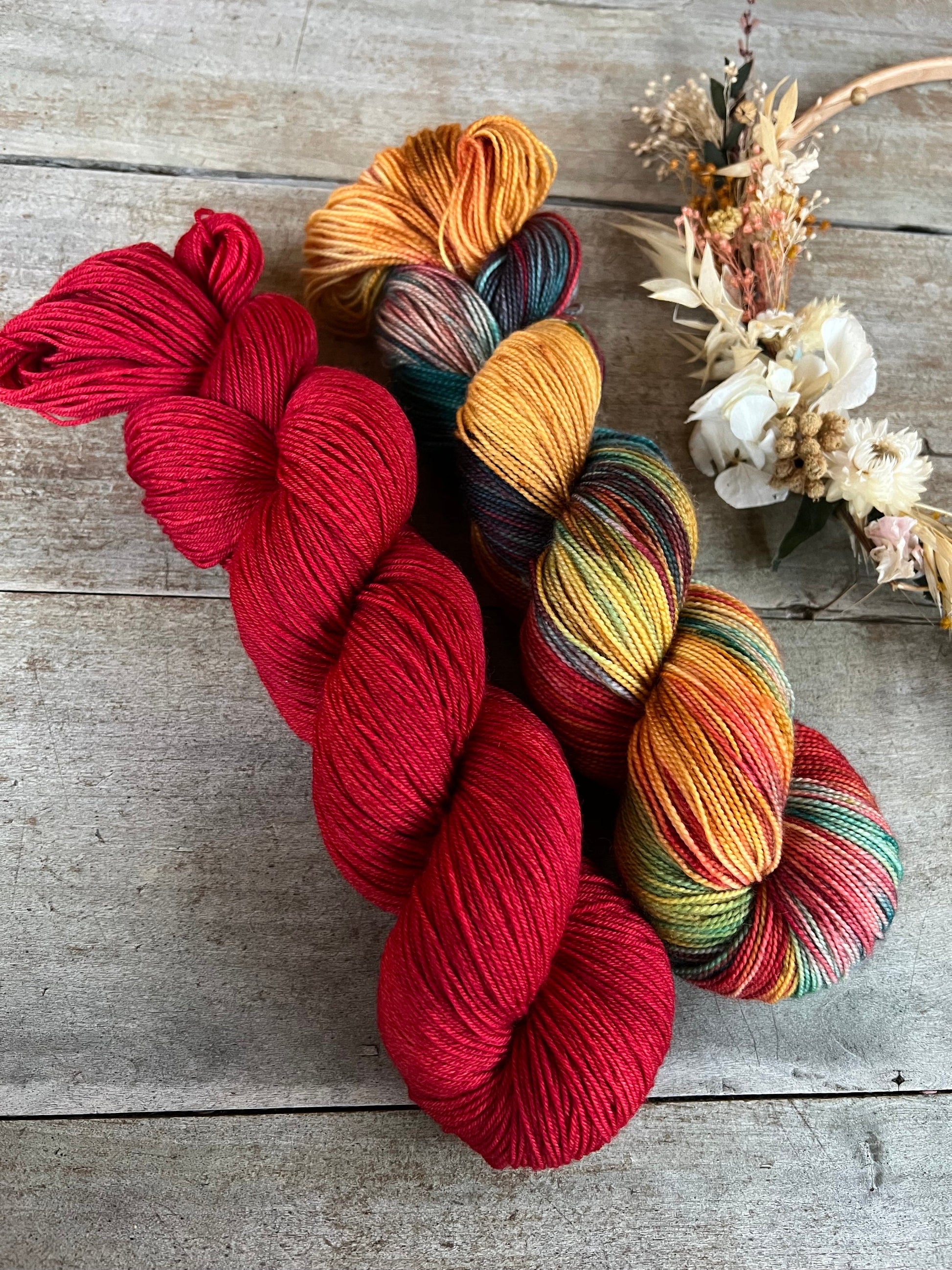 Laine teinte à la main Poinsettia Fingering Mérinos ou Mérinos nylon ou DK Mérinos ou Lace Mohair et soie