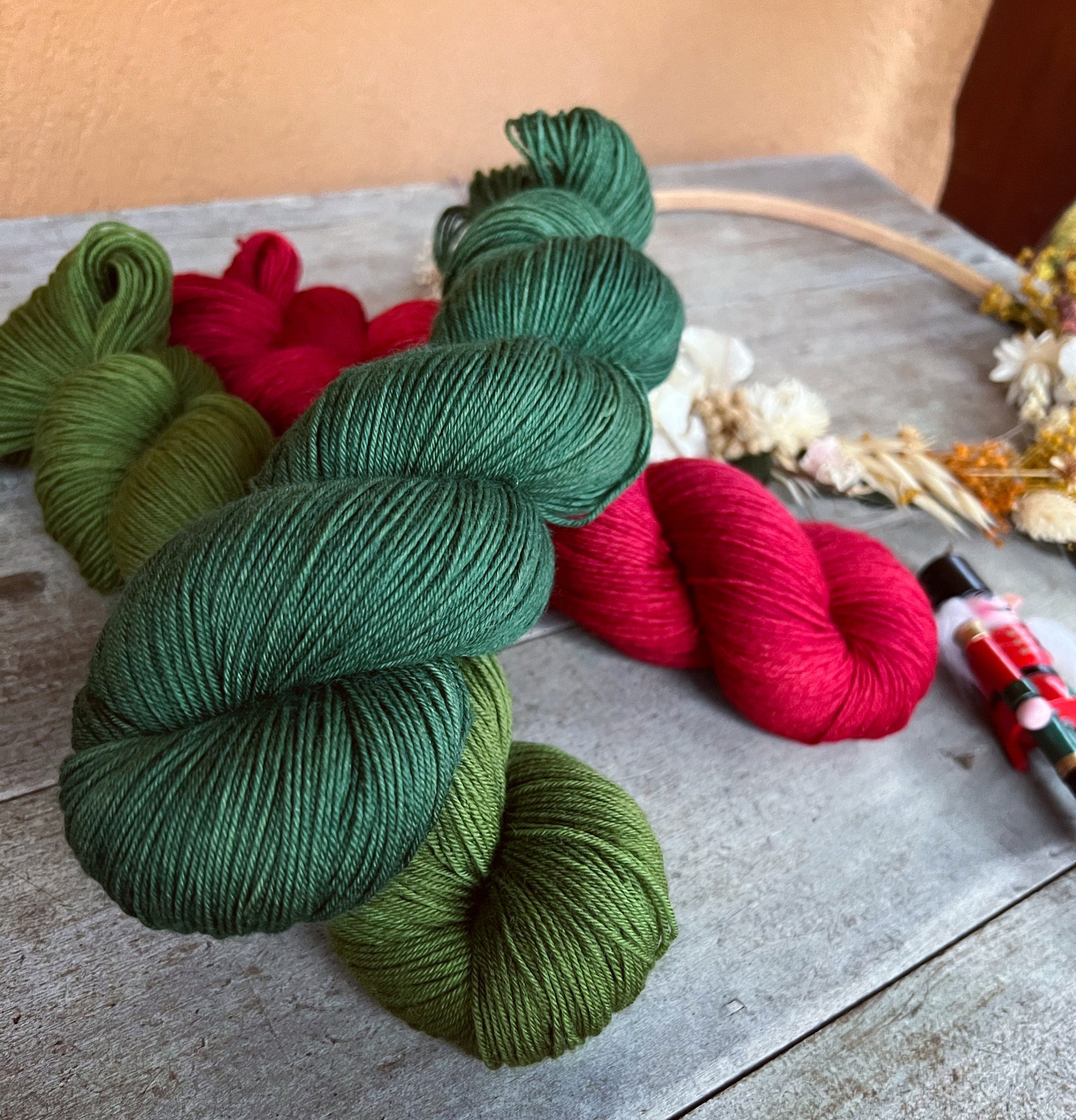 Laine teinte à la main coloris Pin fingering mérinos ou Mérinos nylon ou DK Mérinos ou Lace Mohair et soie