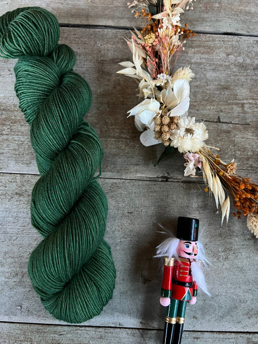 Laine teinte à la main coloris Pin fingering mérinos ou Mérinos nylon ou DK Mérinos ou Lace Mohair et soie