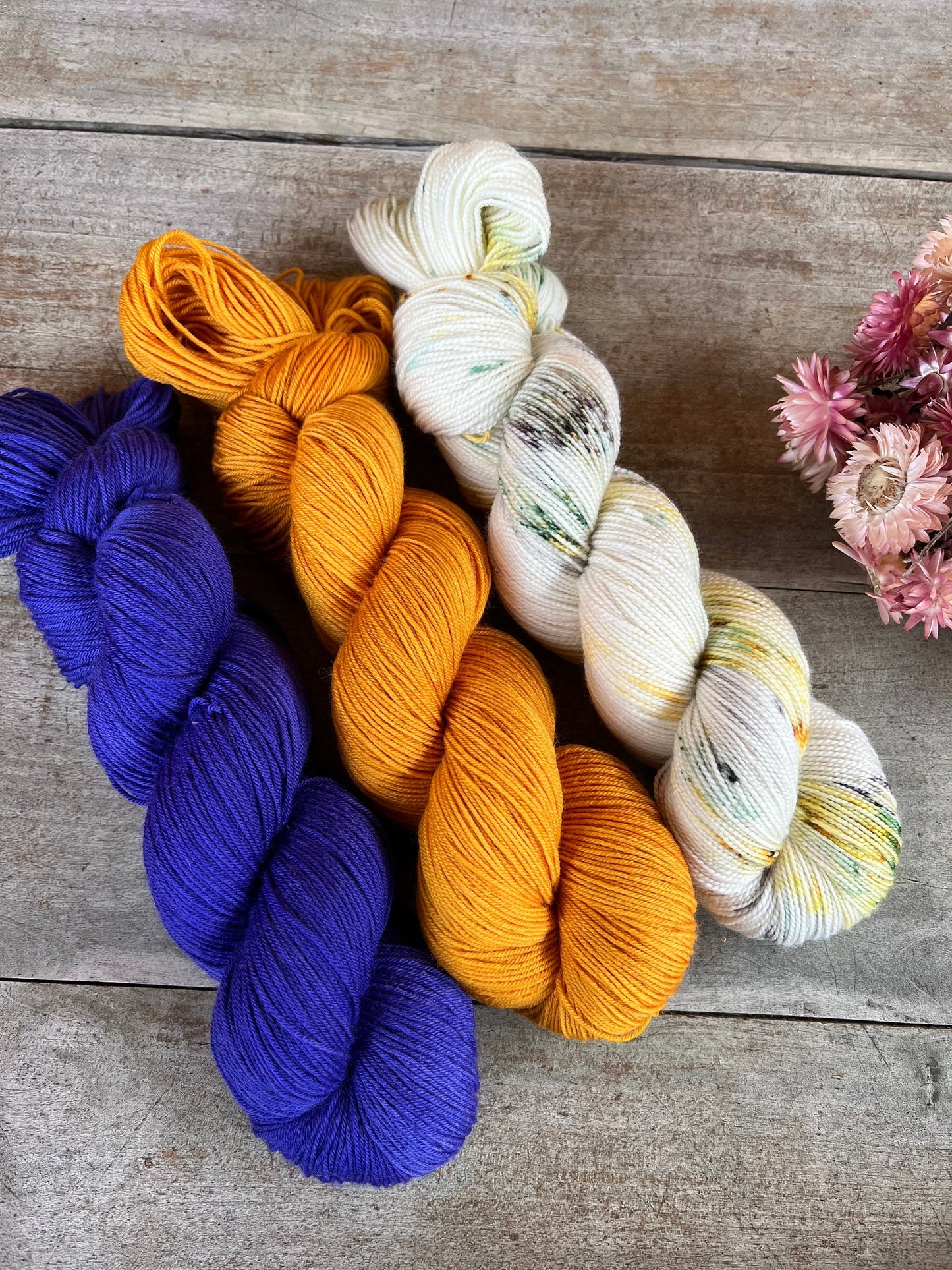 Laine teinte à la main Bouton d’Or Fingering Mérinos ou Mérinos nylon ou DK Mérinos ou Lace Mohair et soie
