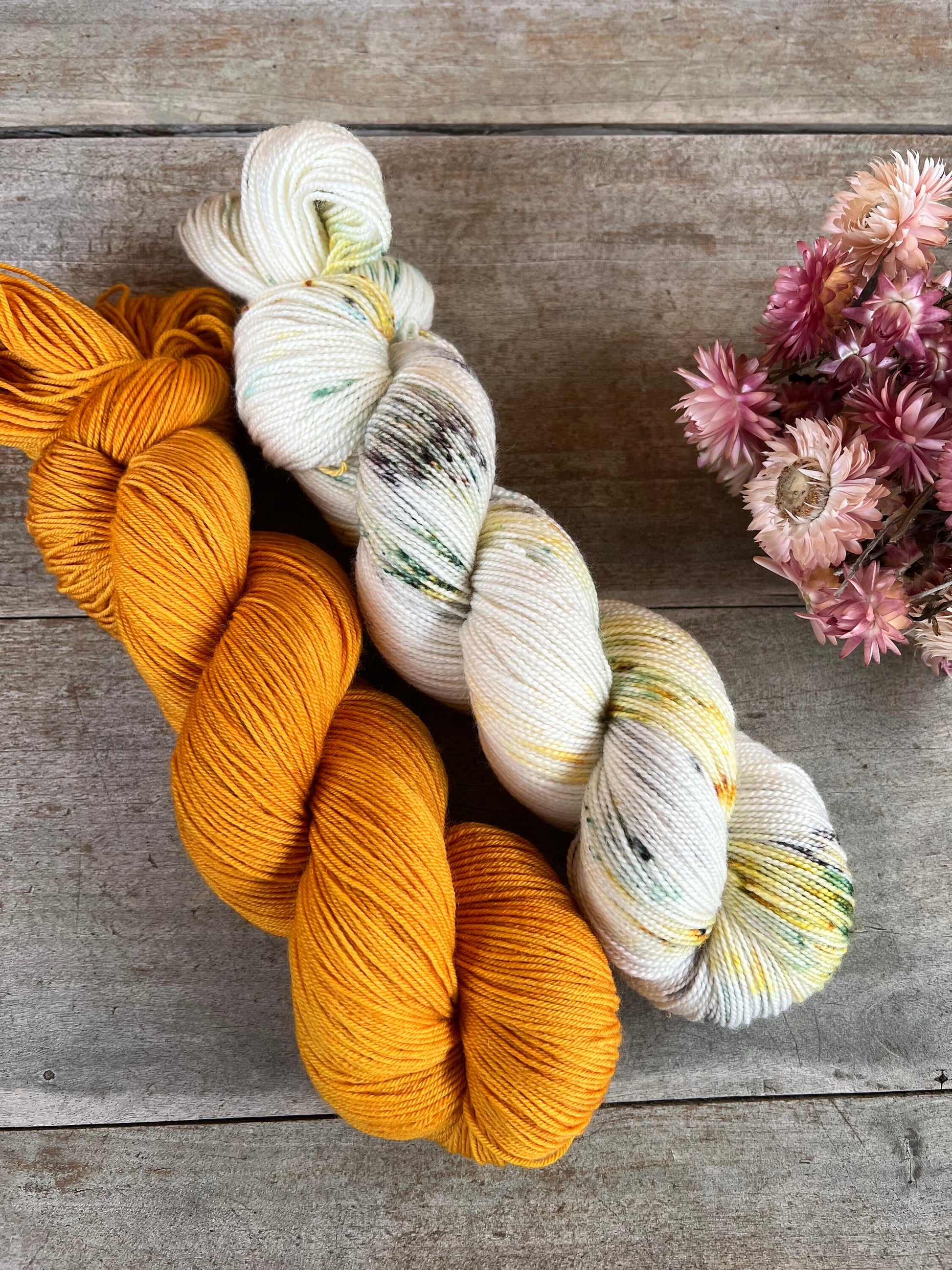 Laine teinte à la main Bouton d’Or Fingering Mérinos ou Mérinos nylon ou DK Mérinos ou Lace Mohair et soie