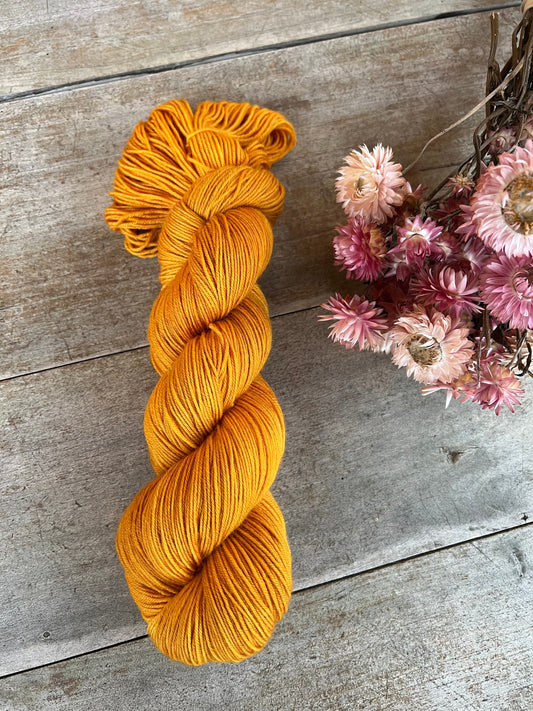 Laine teinte à la main Bouton d’Or Fingering Mérinos ou Mérinos nylon ou DK Mérinos ou Lace Mohair et soie