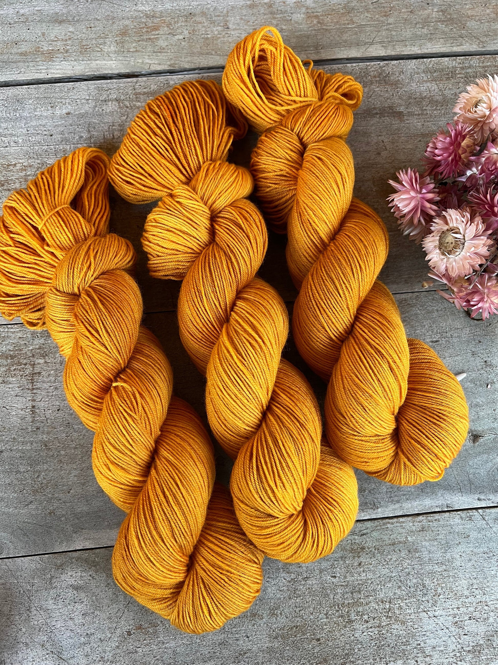 Laine teinte à la main Bouton d’Or Fingering Mérinos ou Mérinos nylon ou DK Mérinos ou Lace Mohair et soie