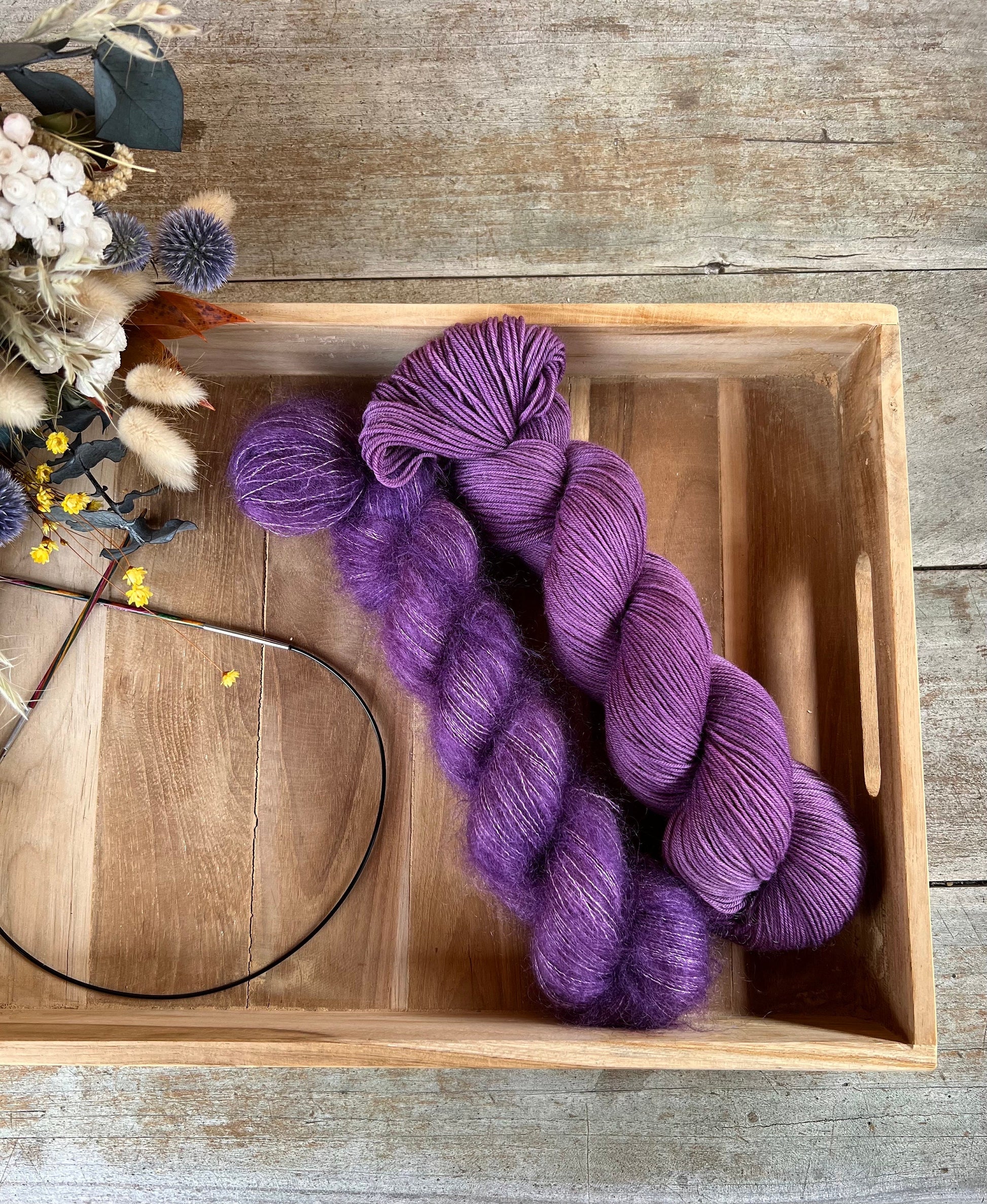 Laine teinte à la main coloris Violette FINGERING Mérinos ou Mérinos nylon ou DK Mérinos ou LACE Mohair et soie
