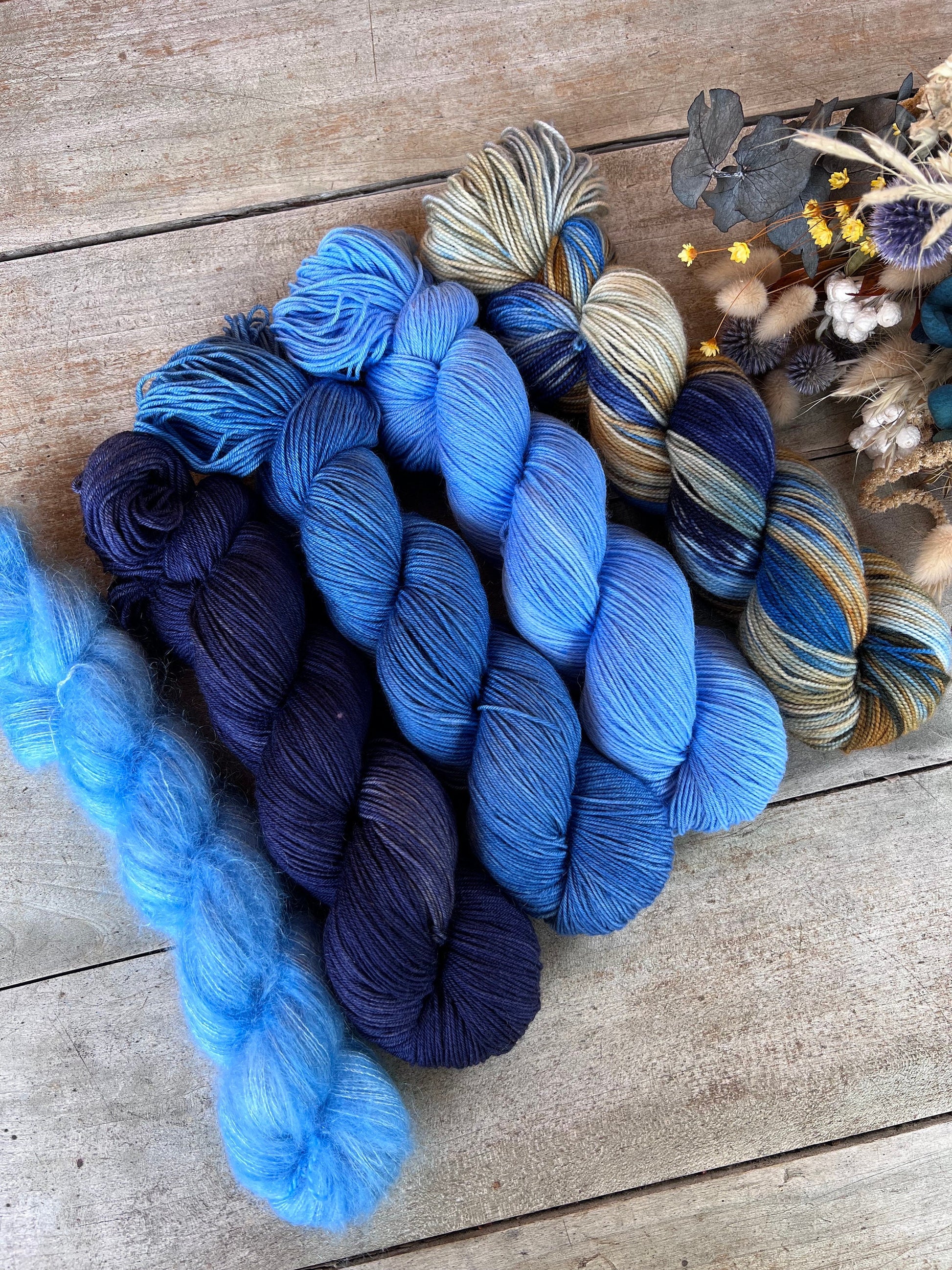 Laine teinte à la main coloris Flipper  Fingering Mérinos ou Mérinos nylon ou DK mérinos ou Lace Mohair et soie