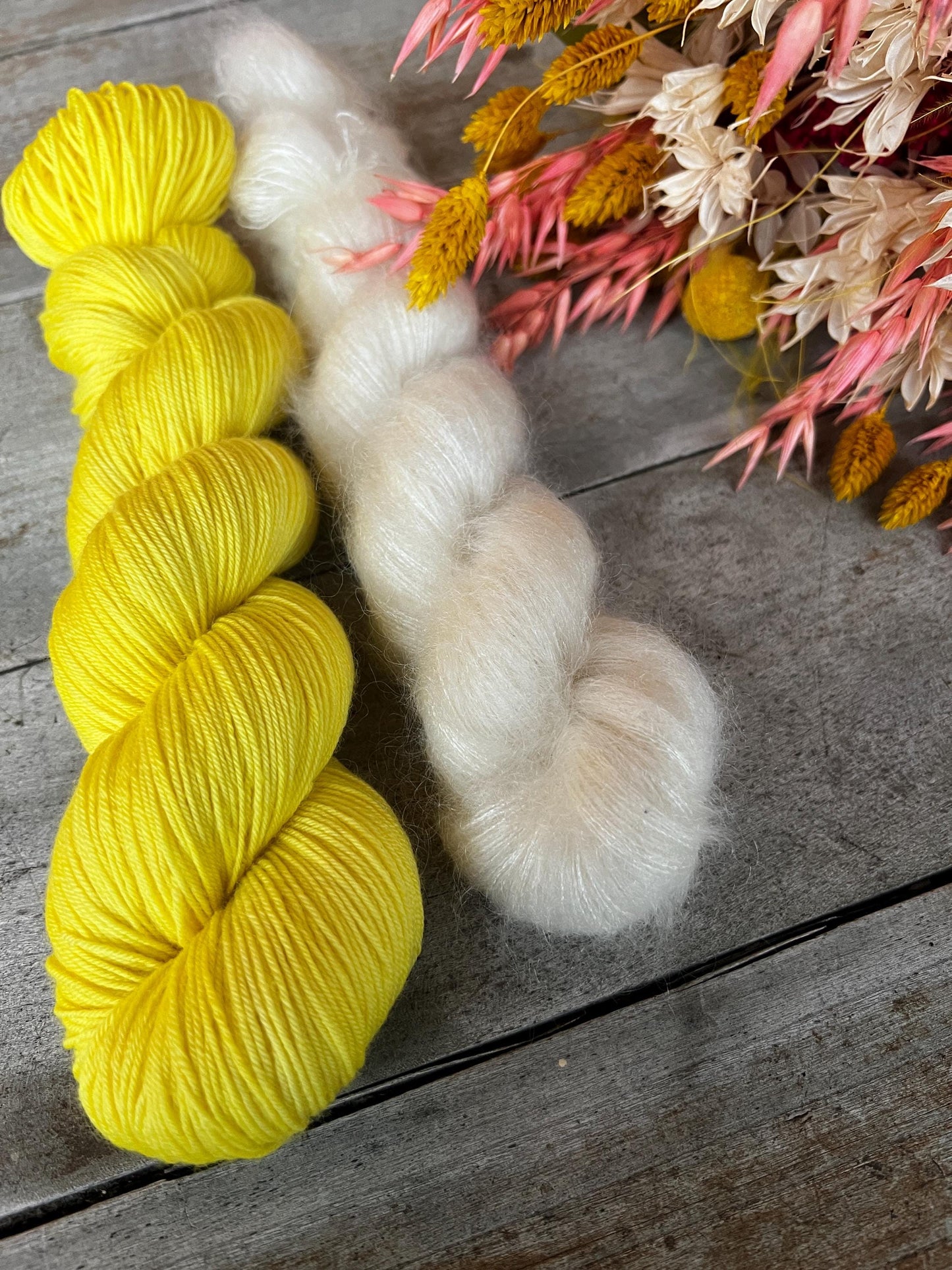 Laine teinte à la main coloris Solaire Fingering Mérinos ou mérinos nylon ou DK Mérinos ou Lace mohair et soie