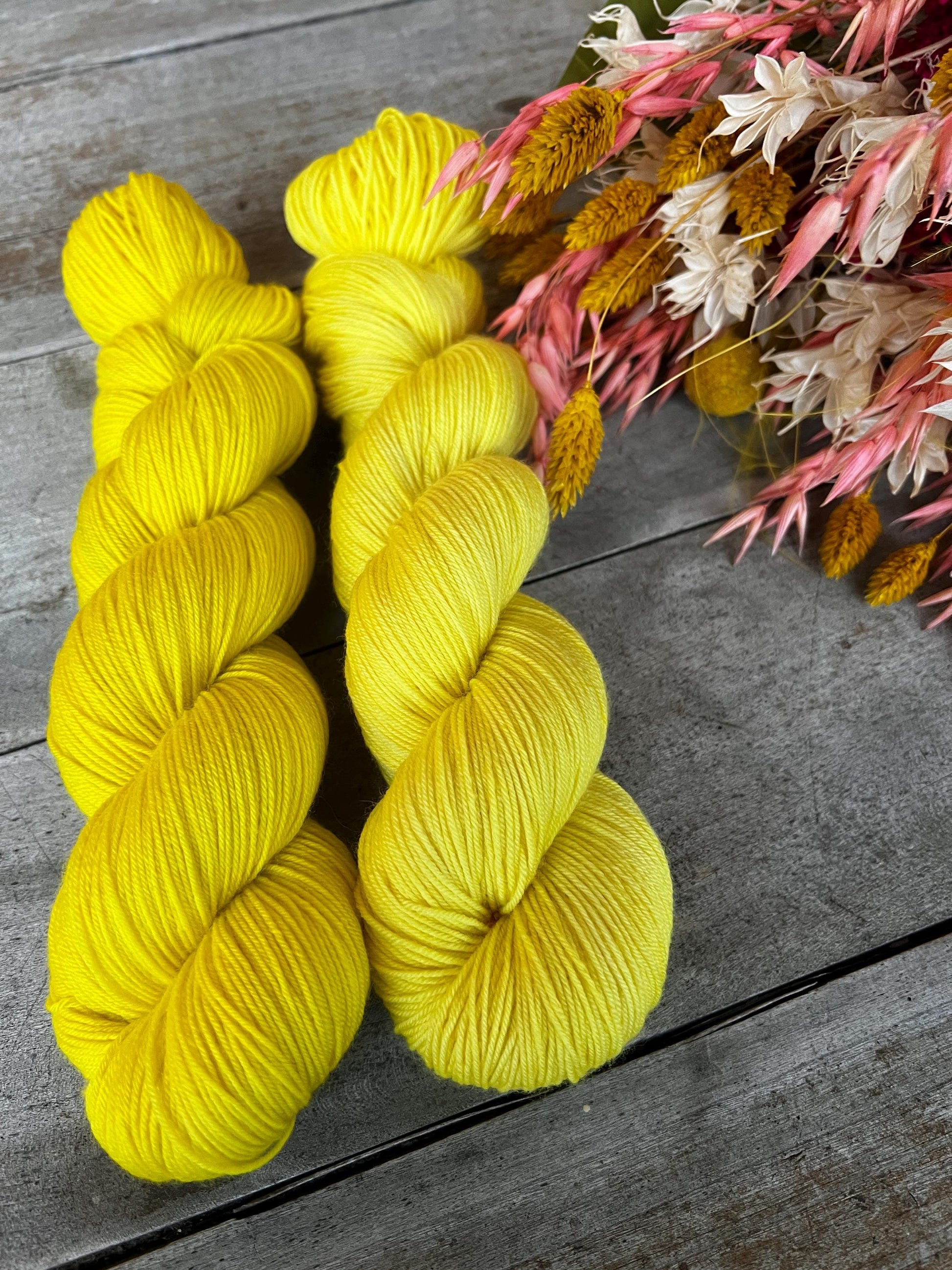 Laine teinte à la main coloris Solaire Fingering Mérinos ou mérinos nylon ou DK Mérinos ou Lace mohair et soie