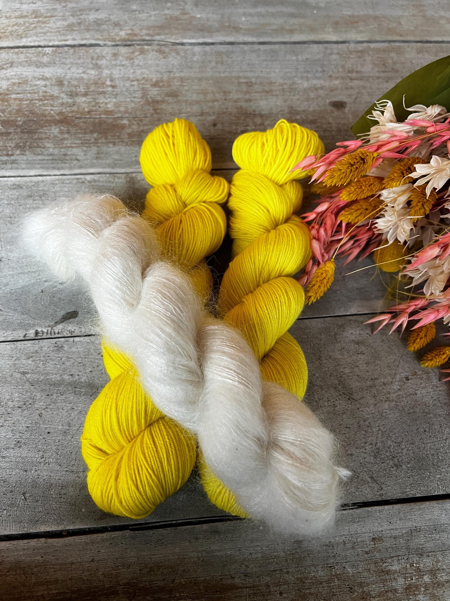 Laine teinte à la main coloris Sunny Fingering Mérinos ou Mérinos nylon ou DK mérinos ou Lace mohair et soie