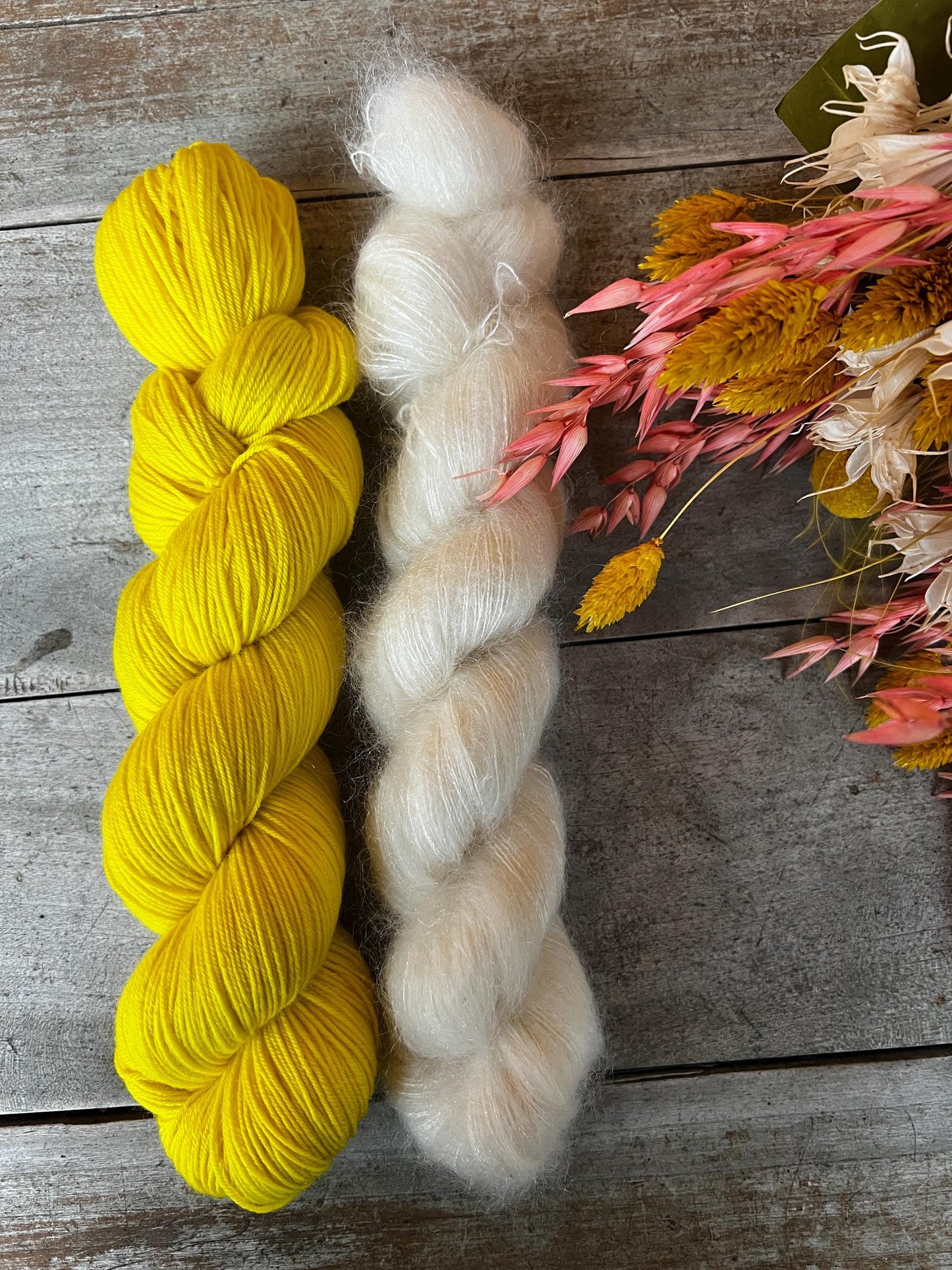Laine teinte à la main coloris Sunny Fingering Mérinos ou Mérinos nylon ou DK mérinos ou Lace mohair et soie