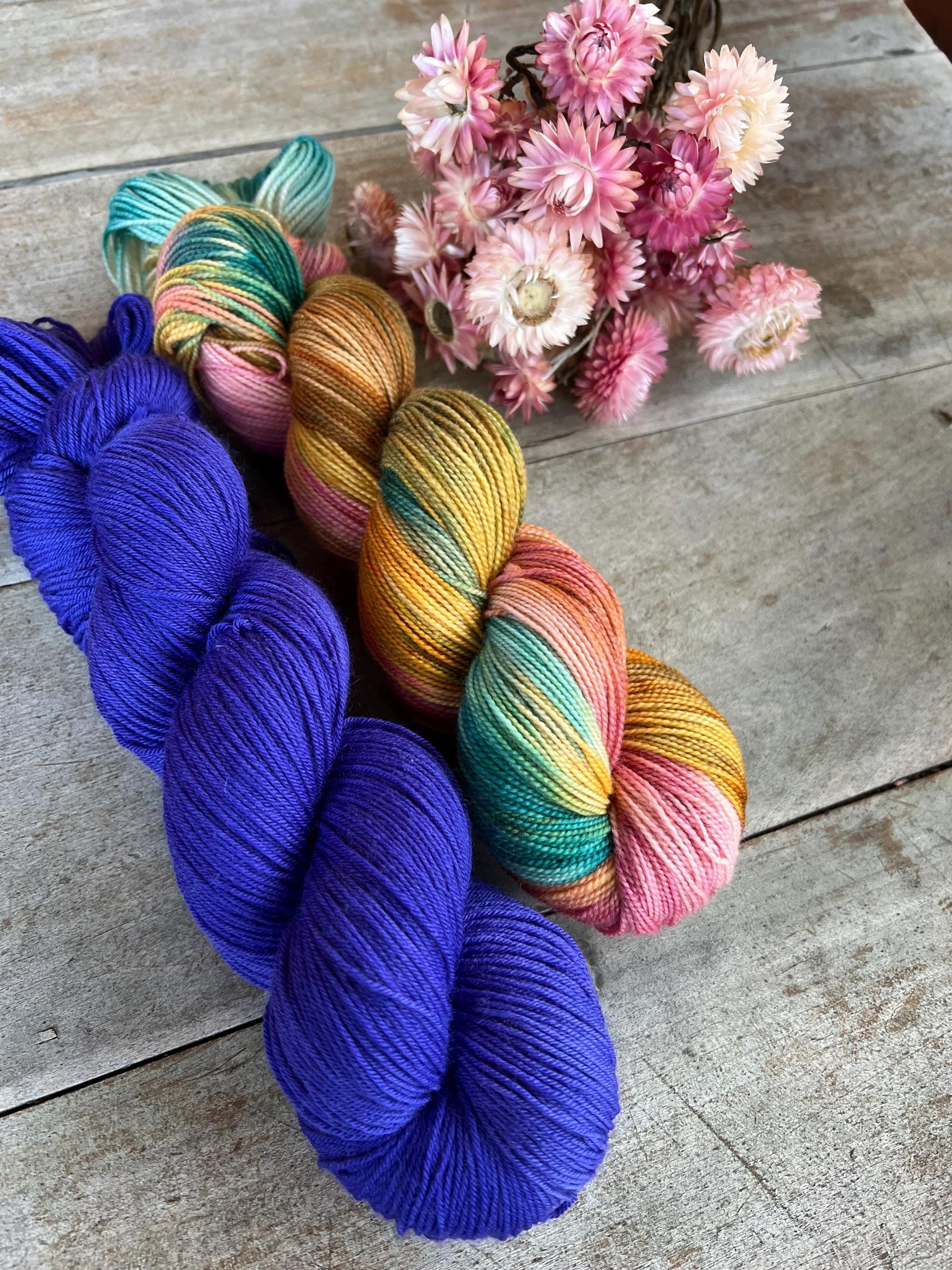 Laine teinte à la main coloris  Iris Fingering Mérinos ou Mérinos nylon ou DK mérinos ou Lace mohair et soie