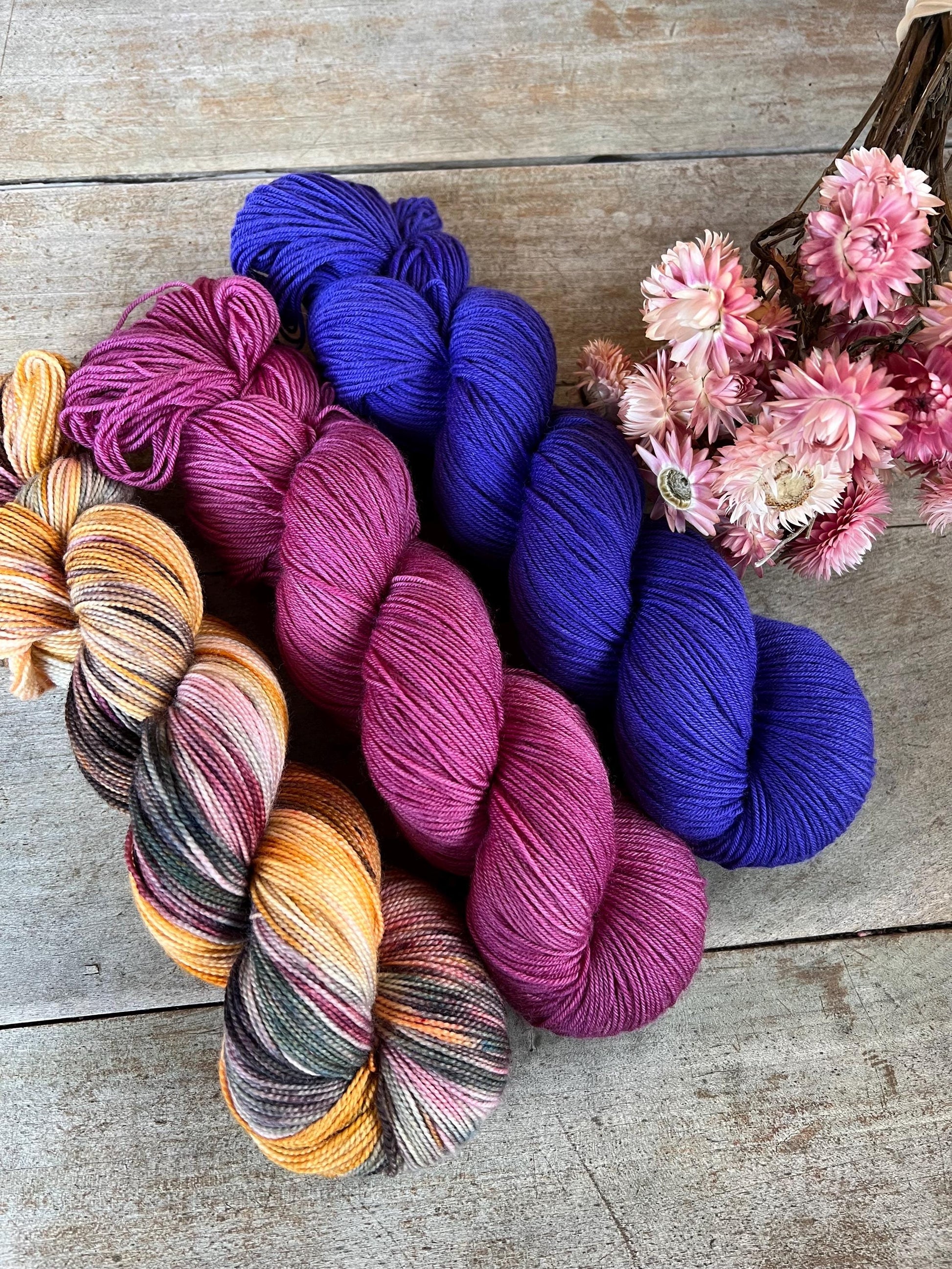 Laine teinte à la main coloris  Iris Fingering Mérinos ou Mérinos nylon ou DK mérinos ou Lace mohair et soie