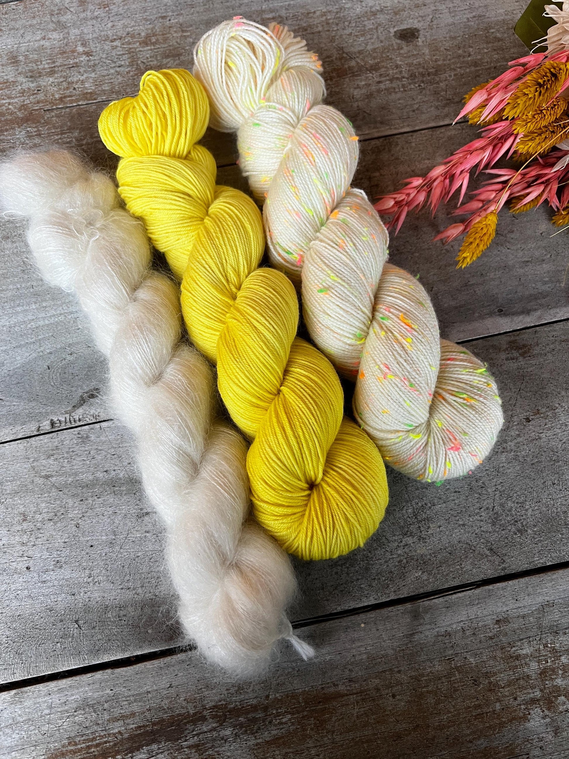 Laine teinte à la main coloris Solaire Fingering Mérinos ou mérinos nylon ou DK Mérinos ou Lace mohair et soie