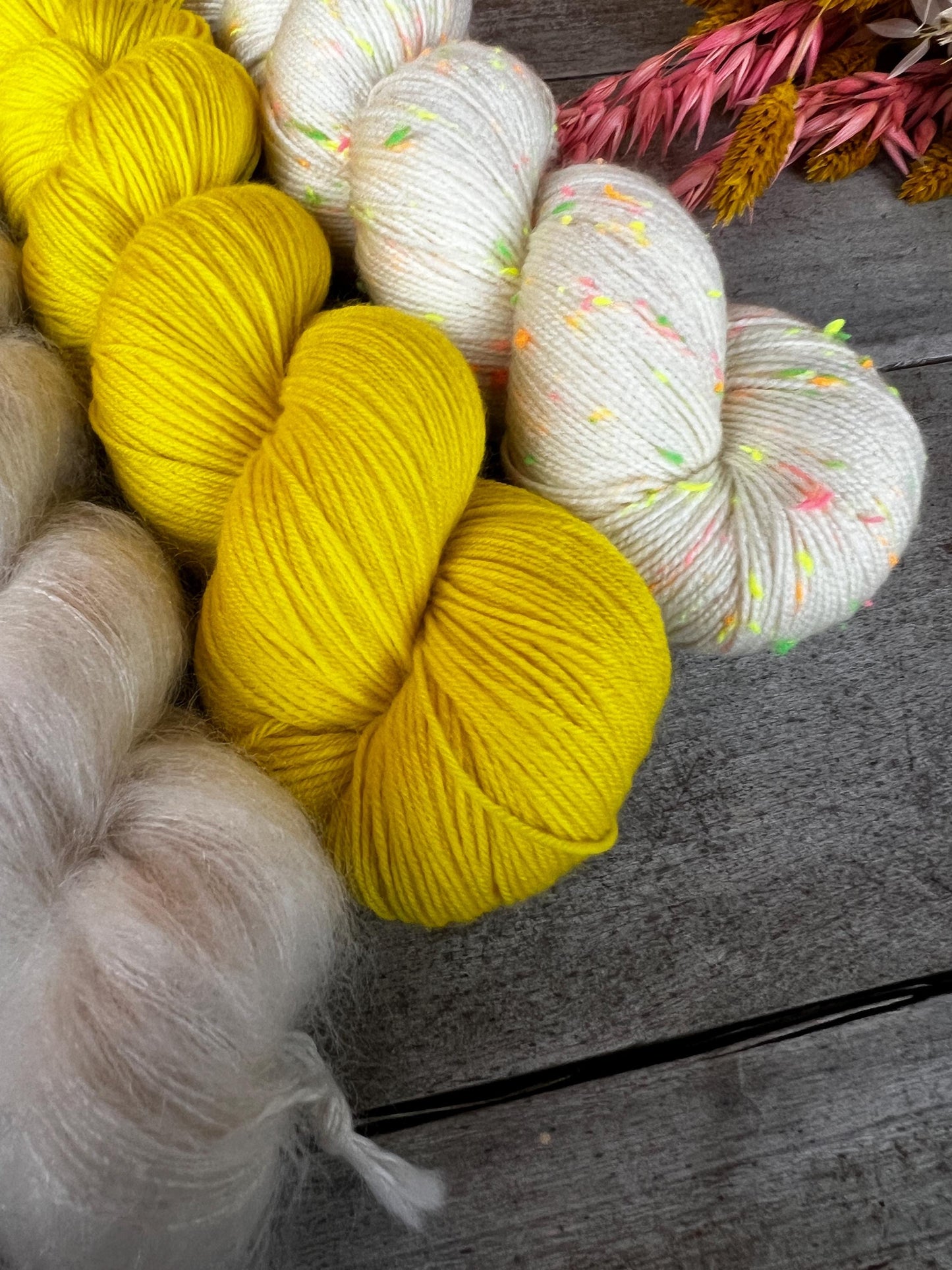 Laine teinte à la main coloris Sunny Fingering Mérinos ou Mérinos nylon ou DK mérinos ou Lace mohair et soie