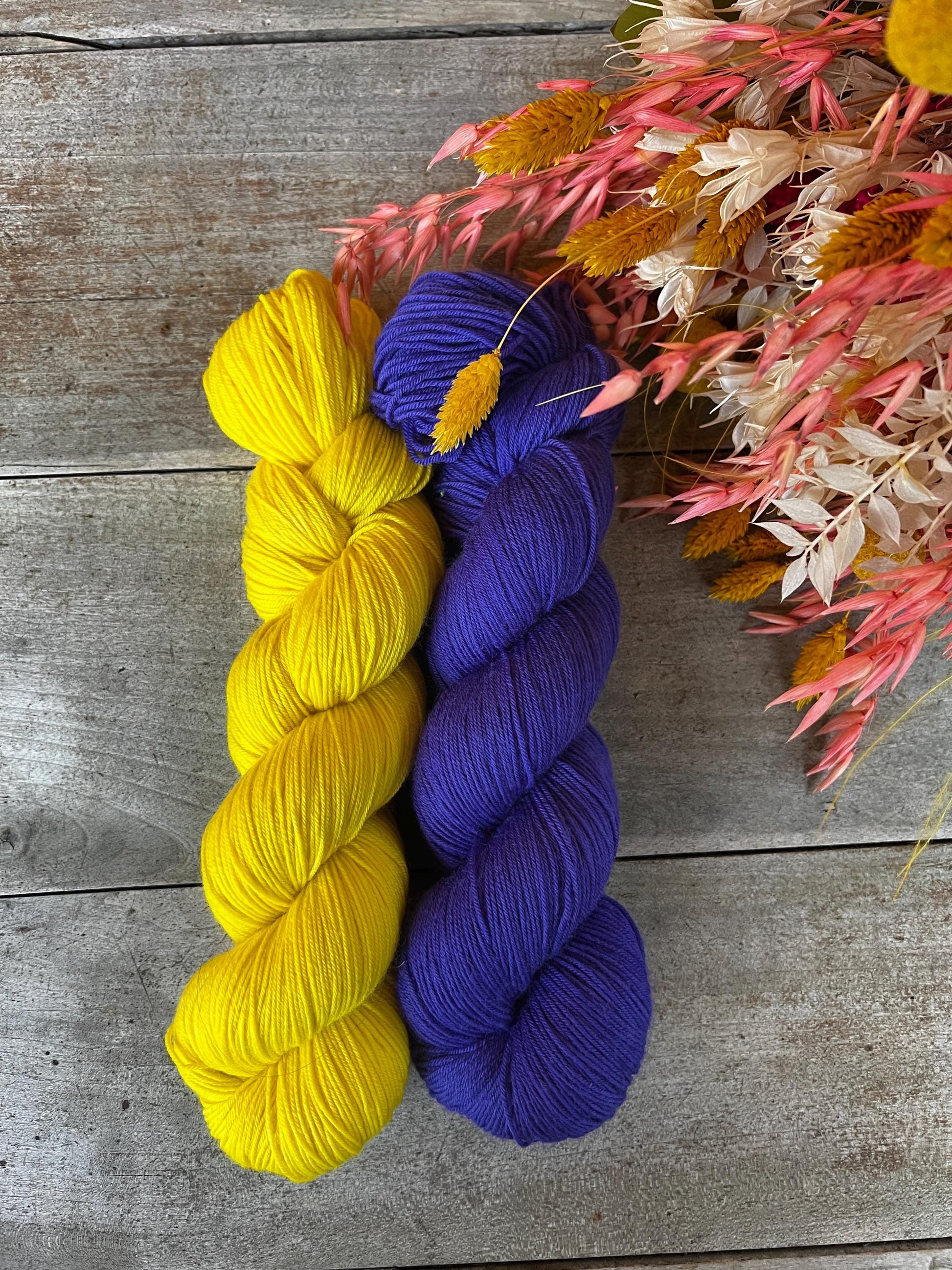 Laine teinte à la main coloris  Iris Fingering Mérinos ou Mérinos nylon ou DK mérinos ou Lace mohair et soie