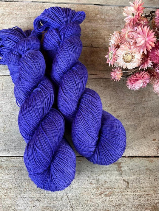 Laine teinte à la main coloris  Iris Fingering Mérinos ou Mérinos nylon ou DK mérinos ou Lace mohair et soie