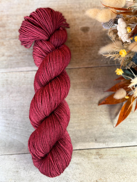 Laine teinte à la main Dahlia  Fingering Mérinos ou Mérinos nylon ou DK Mérinos ou Lace Mohair et soie