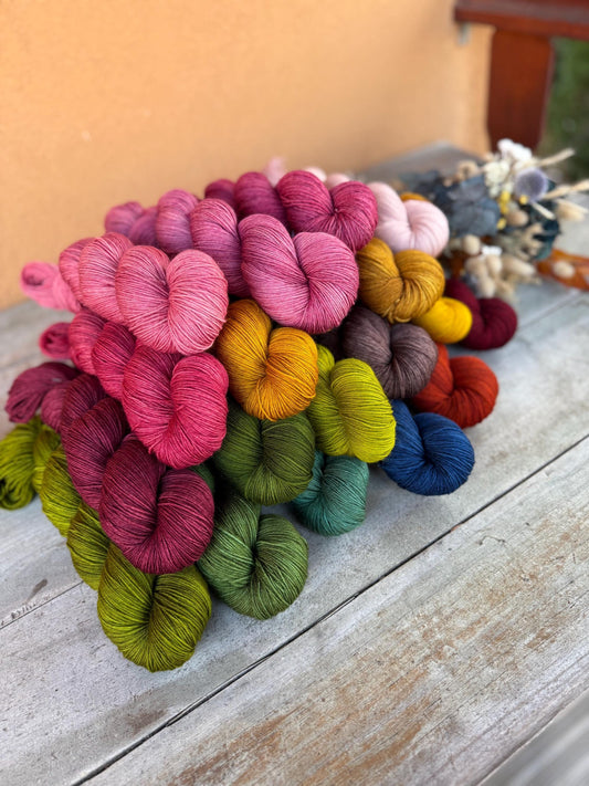 ENARA - Laine teinte à la main - Base au choix : Fingering Mérinos avec ou sans nylon / DK Mérinos / Kid Mohair et Soie