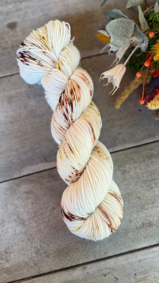 CAFÉ LATTE- Laine teinte à la main - Base au choix : Fingering Mérinos avec ou sans nylon / DK Mérinos / Kid Mohair et Soie