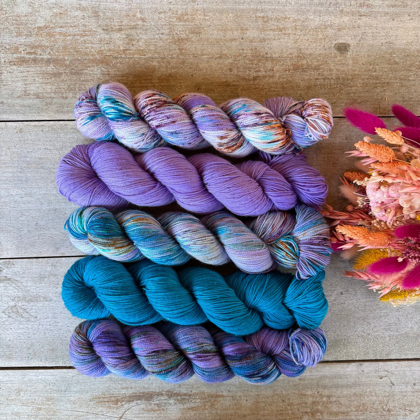 Kit de laine pour tricoter l’Extra Lite Bright Sweater par Wool and Pine