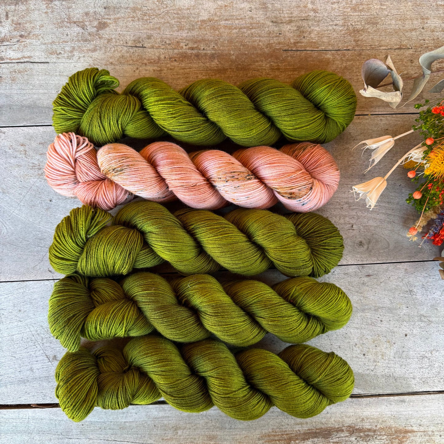 Kit de laine pour tricoter le Dragonfly Sweater par Elenor Mortensen