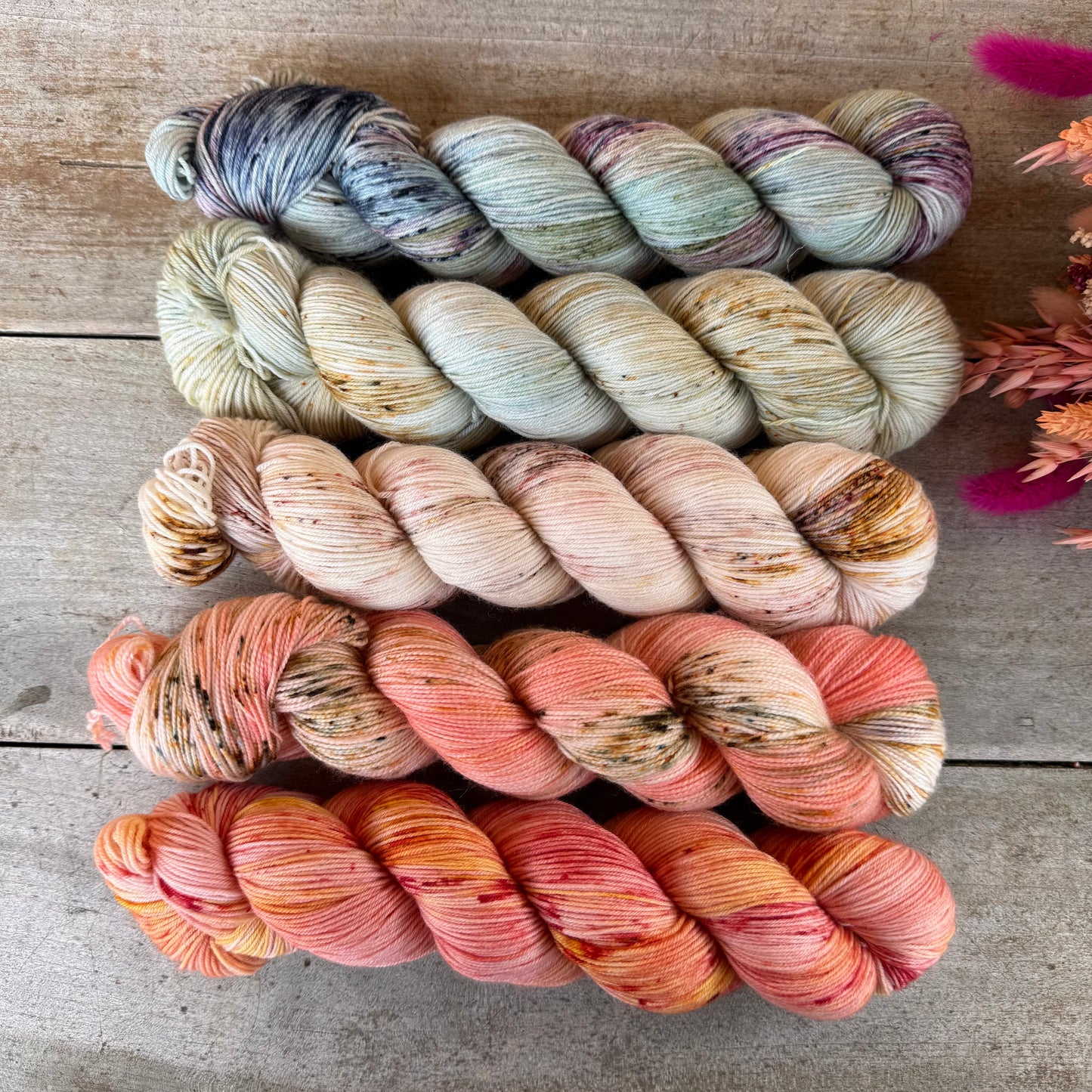 Kit de laine pour tricoter l’Extra Lite Bright Sweater par Wool and Pine