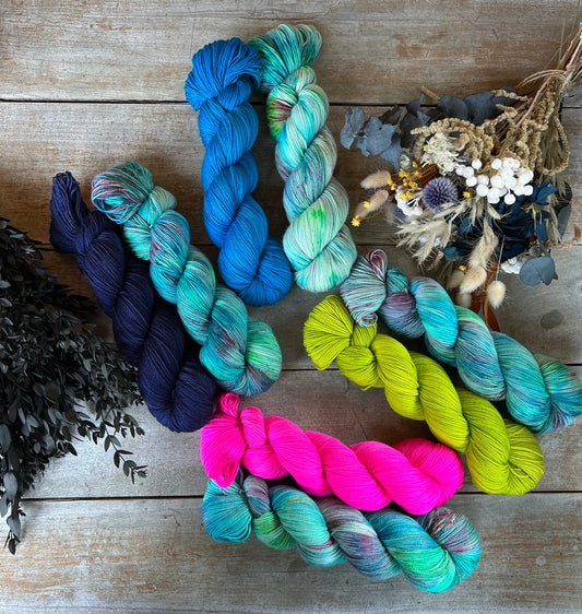 DAISY - Laine teinte à la main - Base au choix : Fingering Mérinos avec ou sans nylon / DK Mérinos / Kid Mohair et Soie