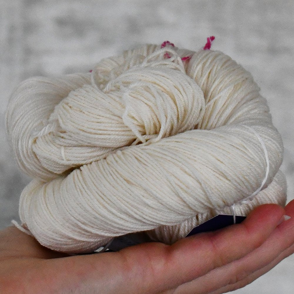 Laine Fingering 100% Mérinos Superwash teinte à la main