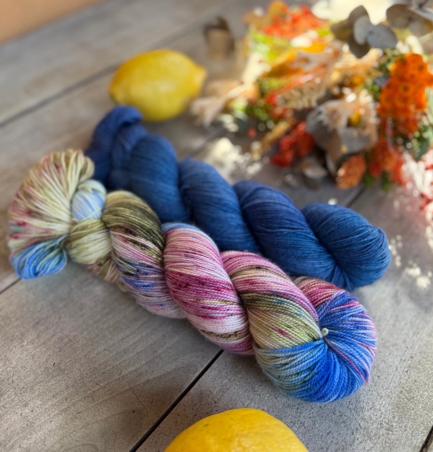 Les KITS DE L’ÉTÉ, 2 ÉCHEVEAUX en laine Mérinos fingering coordonnés