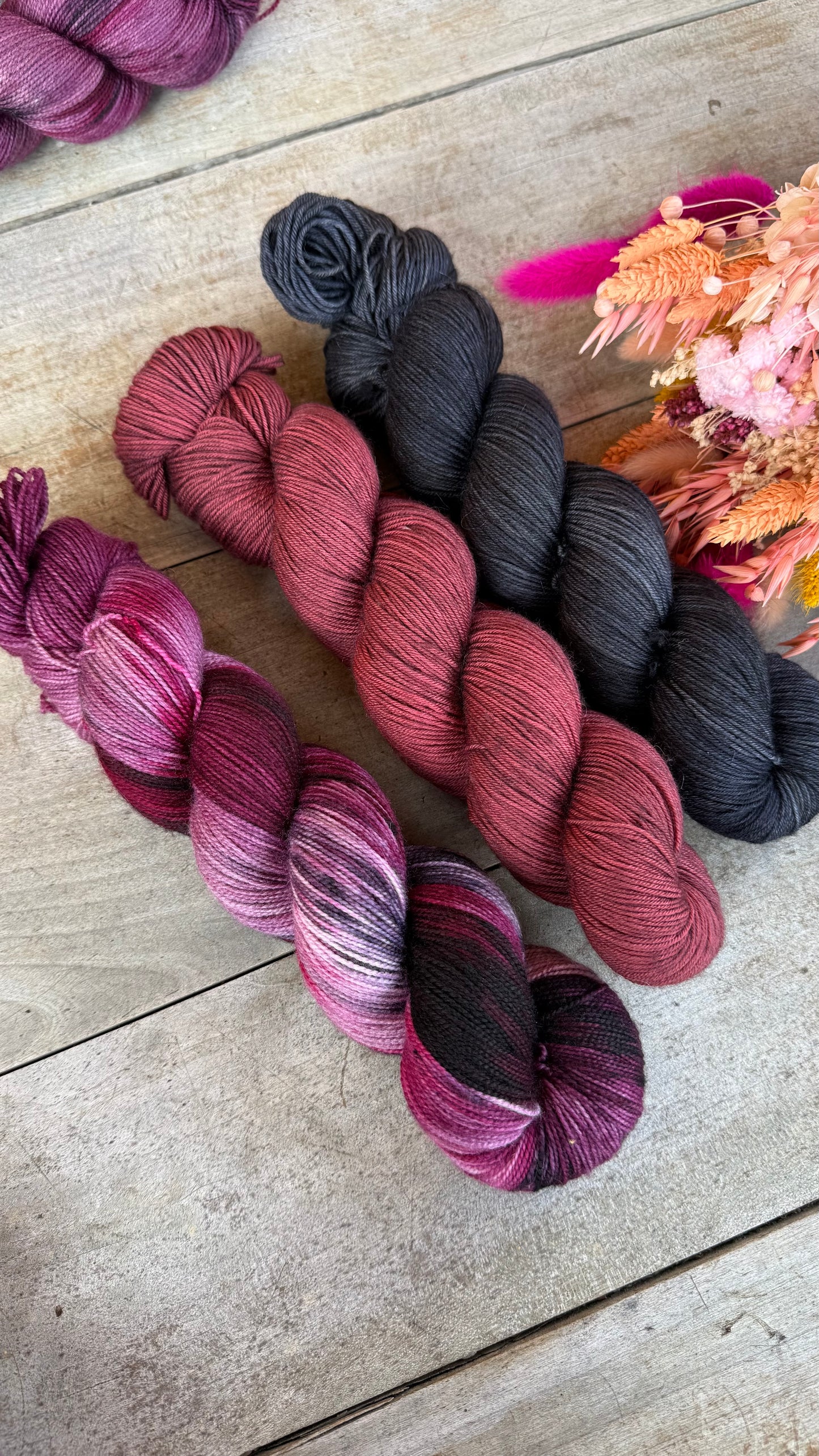 BERTHE - Laine teinte à la main - Base au choix : Fingering Mérinos avec ou sans nylon / DK Mérinos / Kid Mohair et Soie