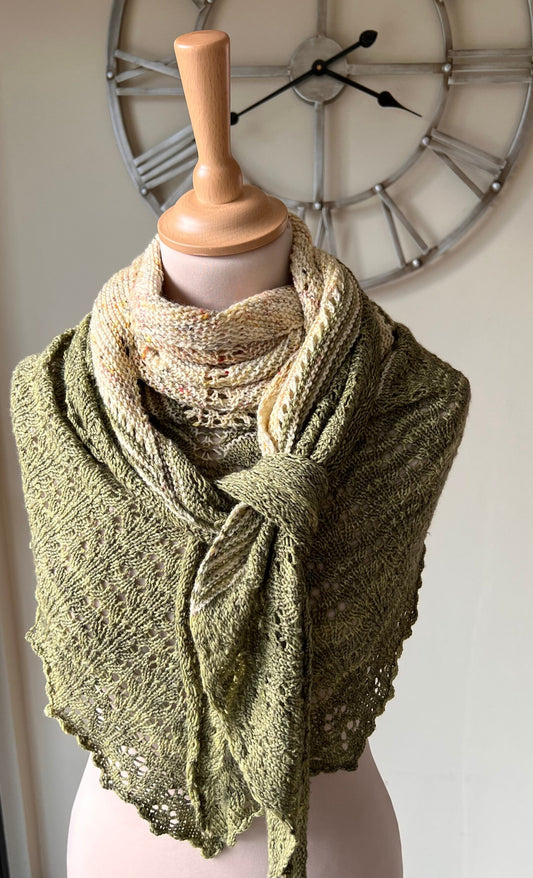 Kit du Châle Hibiscus - Patron + 3 écheveaux de laine