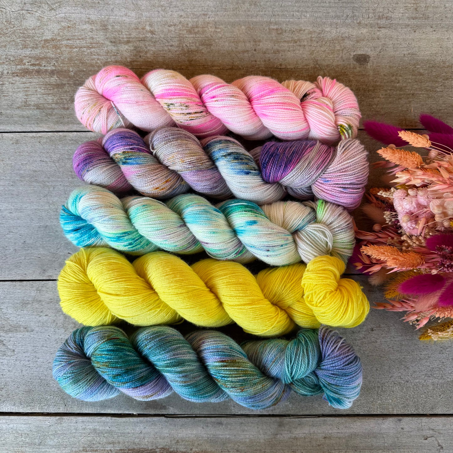 Kit de laine pour tricoter l’Extra Lite Bright Sweater par Wool and Pine