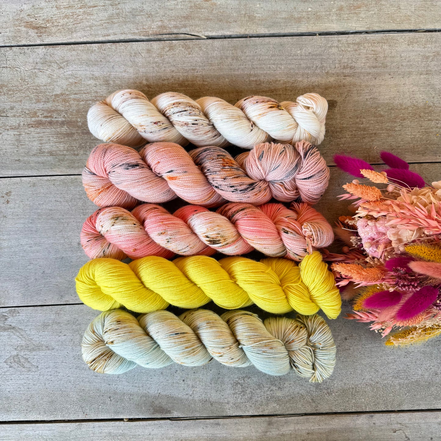 Kit de laine pour tricoter l’Extra Lite Bright Sweater par Wool and Pine