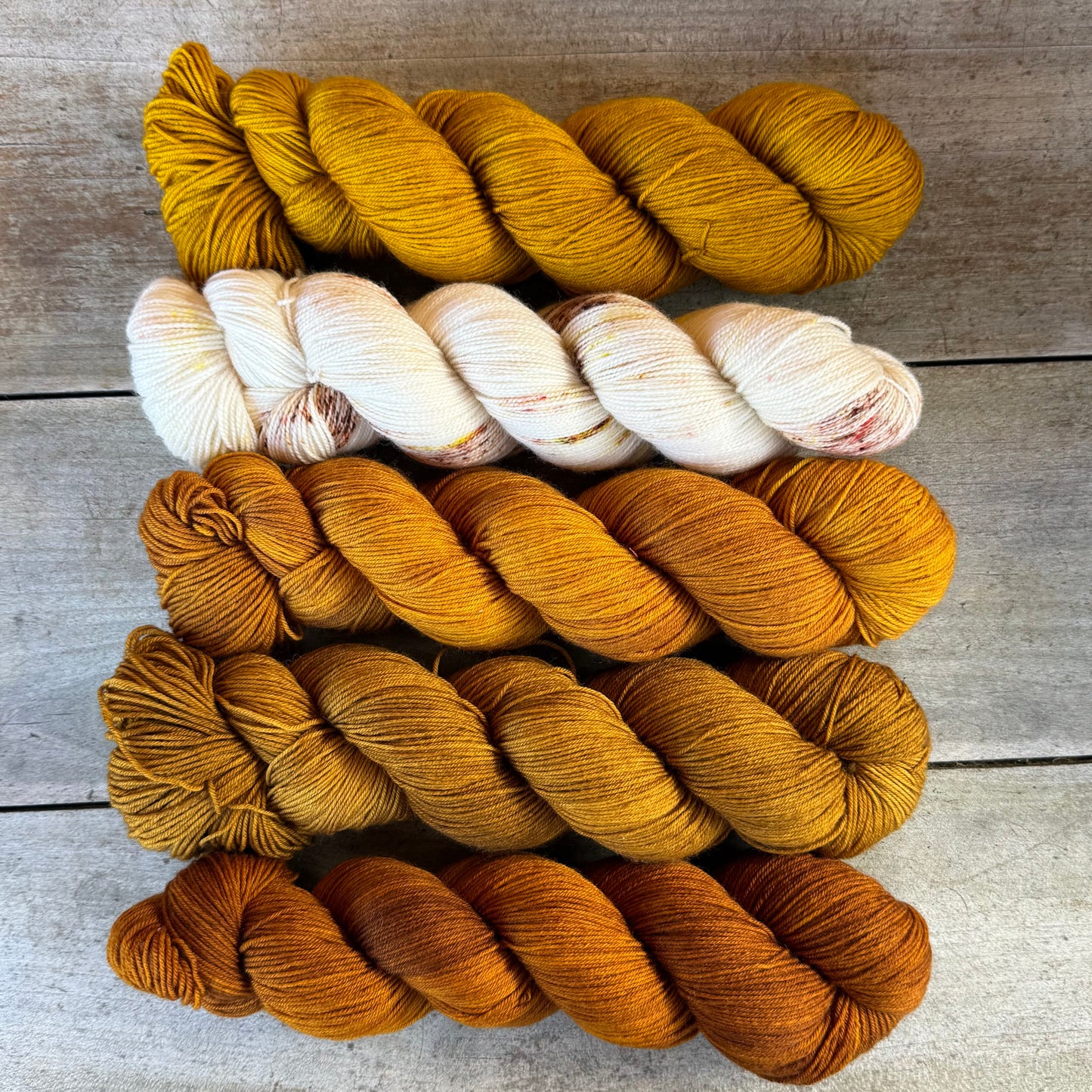 Kit de laine pour tricoter le Dragonfly Sweater par Elenor Mortensen